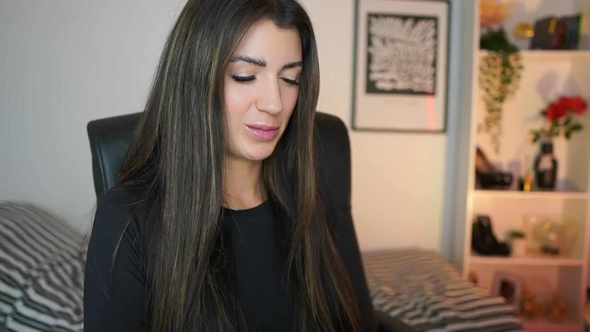 Gallery image thumbnail from Julia_Roca's myfreecams stream on, 12/05/2024, 17:18 image 3 of 20