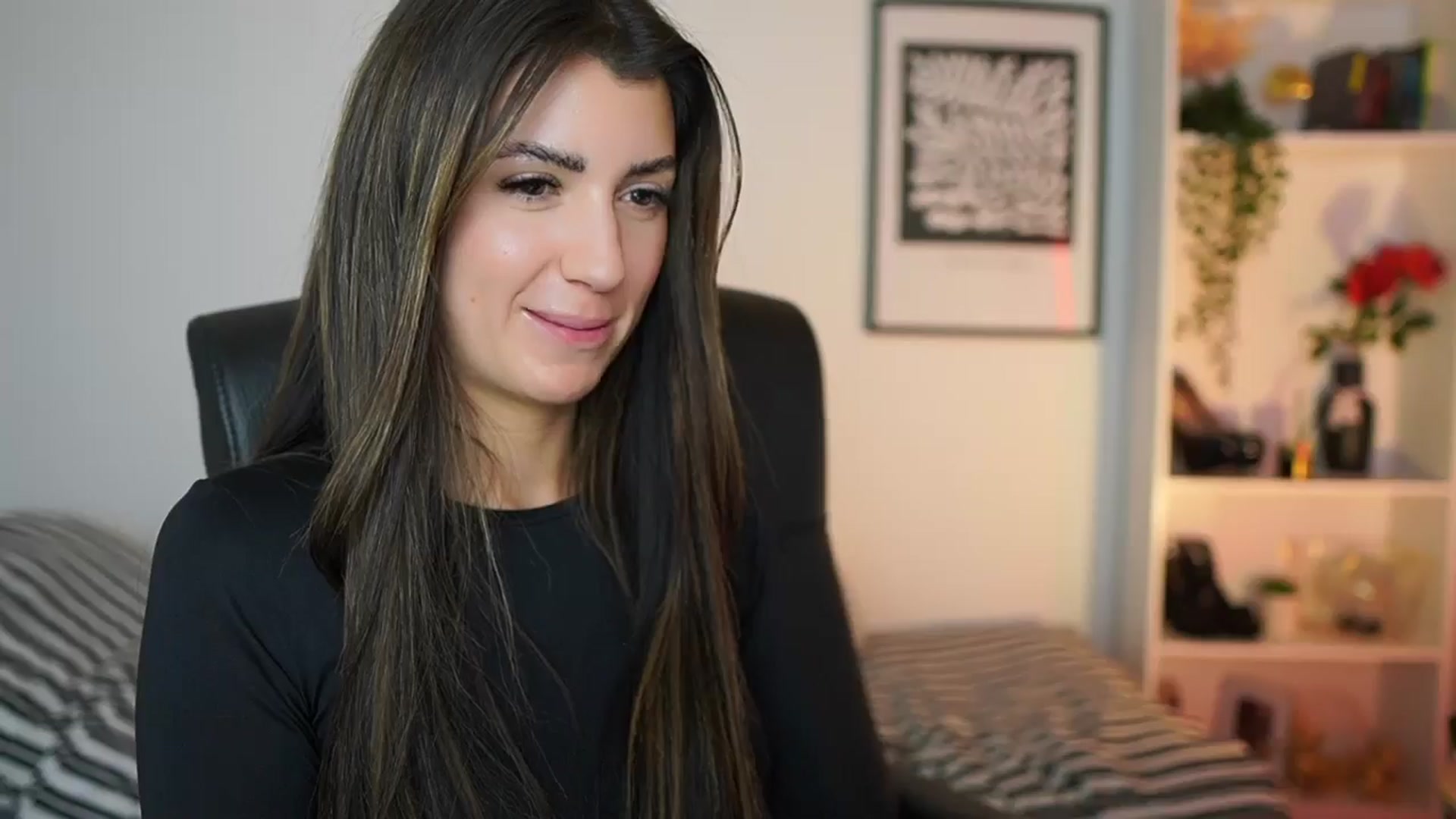 Gallery image thumbnail from Julia_Roca's myfreecams stream on, 12/05/2024, 17:18 image 20 of 20