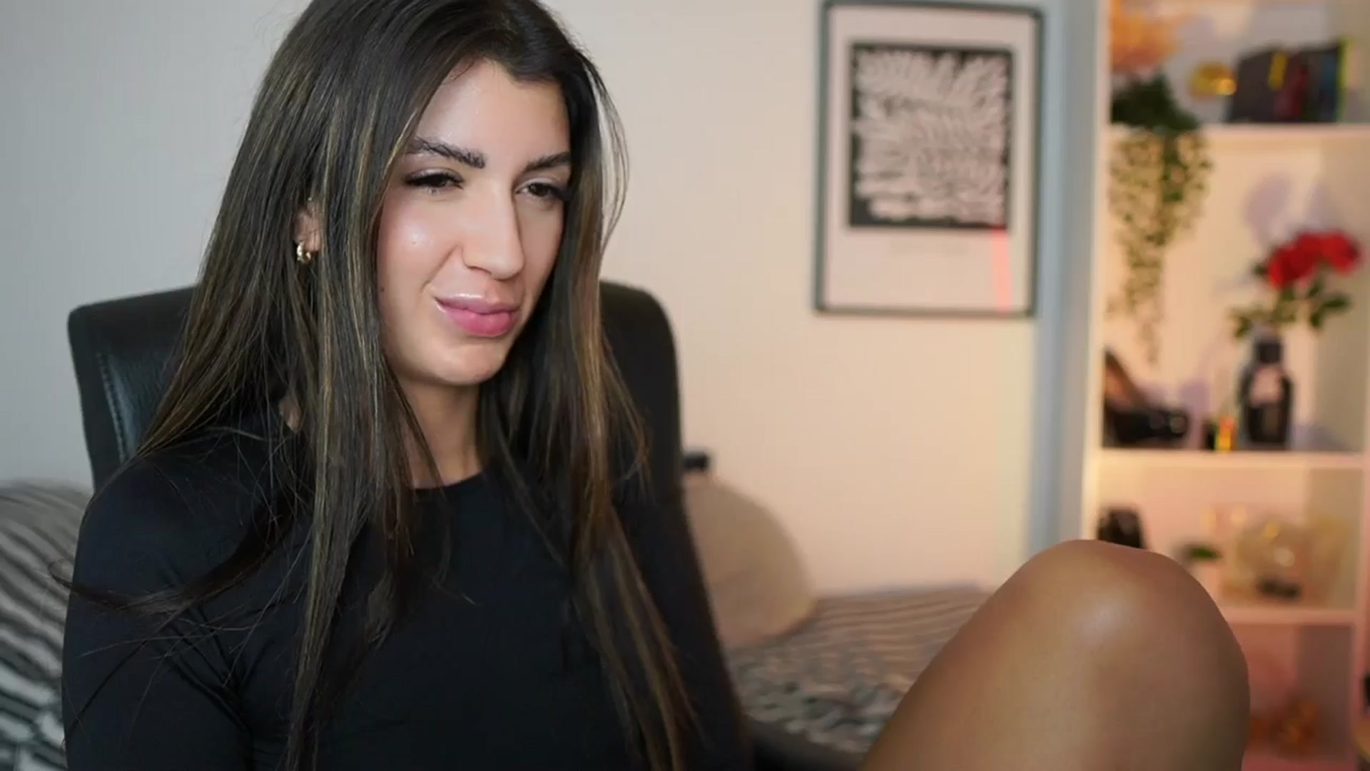 Gallery image thumbnail from Julia_Roca's myfreecams stream on, 12/05/2024, 17:18 image 17 of 20