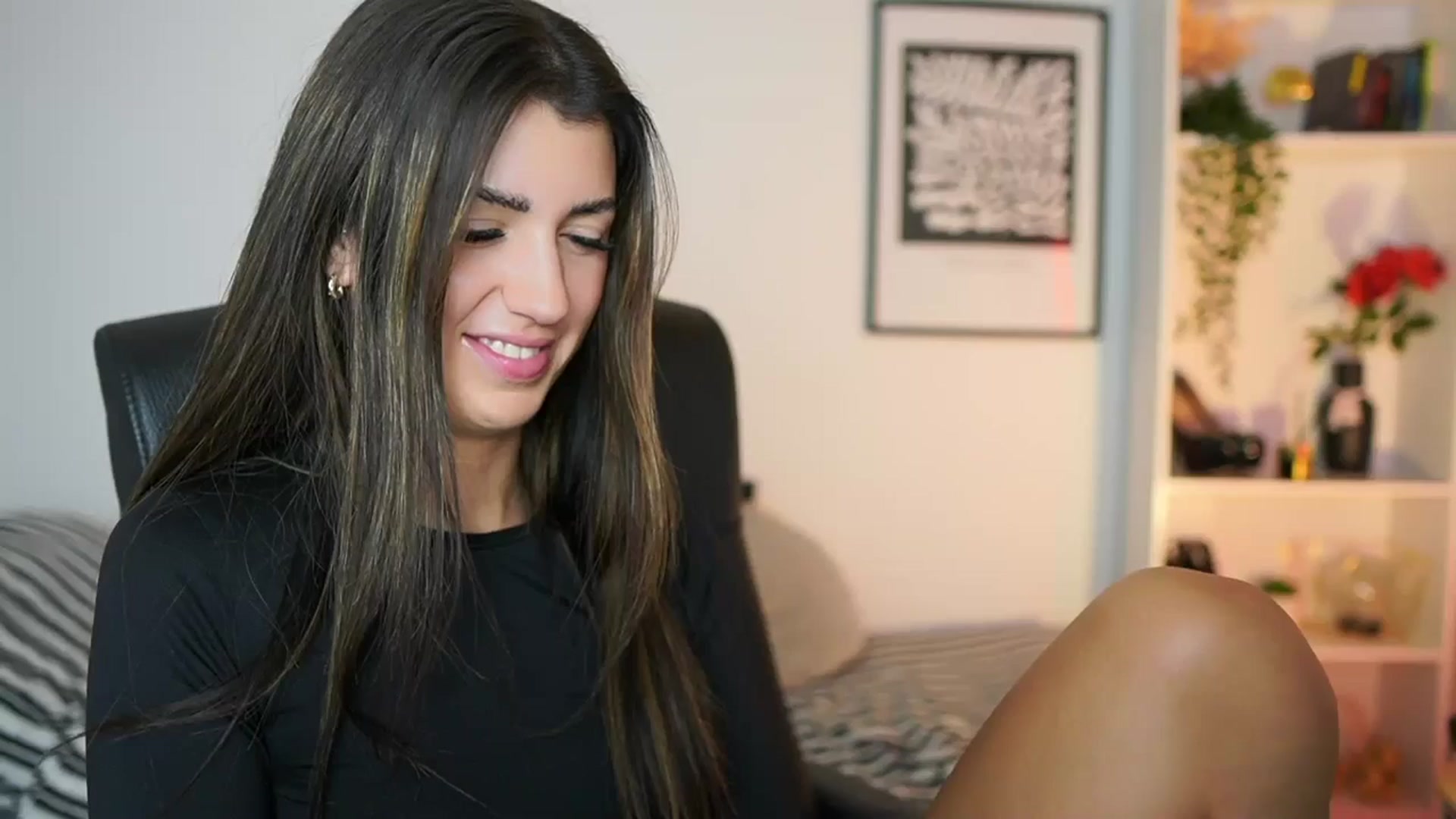 Gallery image thumbnail from Julia_Roca's myfreecams stream on, 12/05/2024, 17:18 image 18 of 20