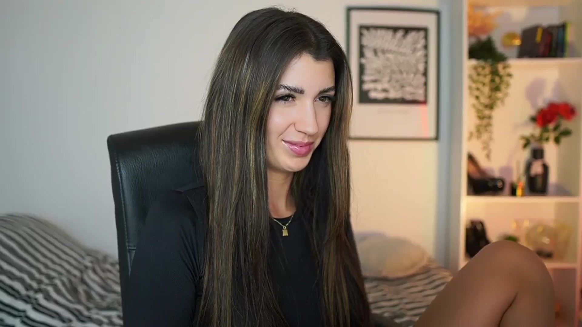 Gallery image thumbnail from Julia_Roca's myfreecams stream on, 12/05/2024, 19:21 image 2 of 20