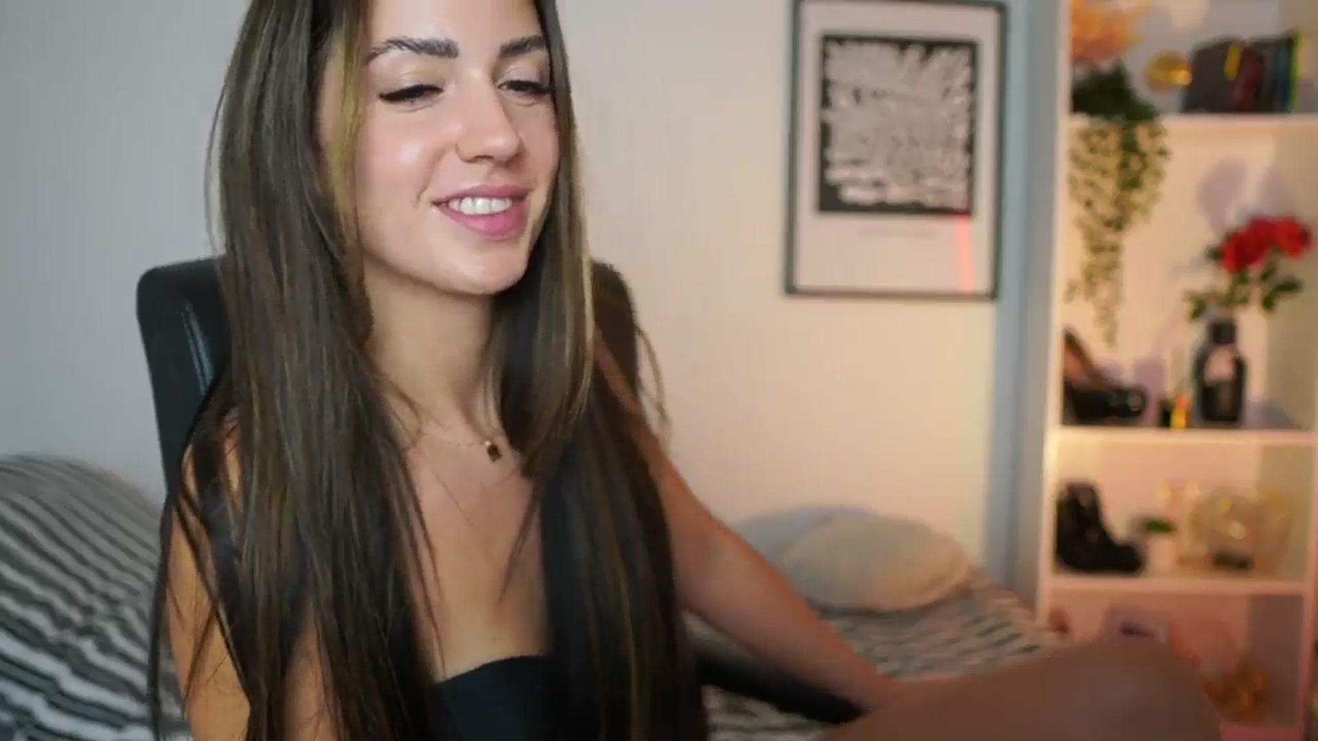 Gallery image thumbnail from Julia_Roca's myfreecams stream on, 12/05/2024, 19:21 image 10 of 20