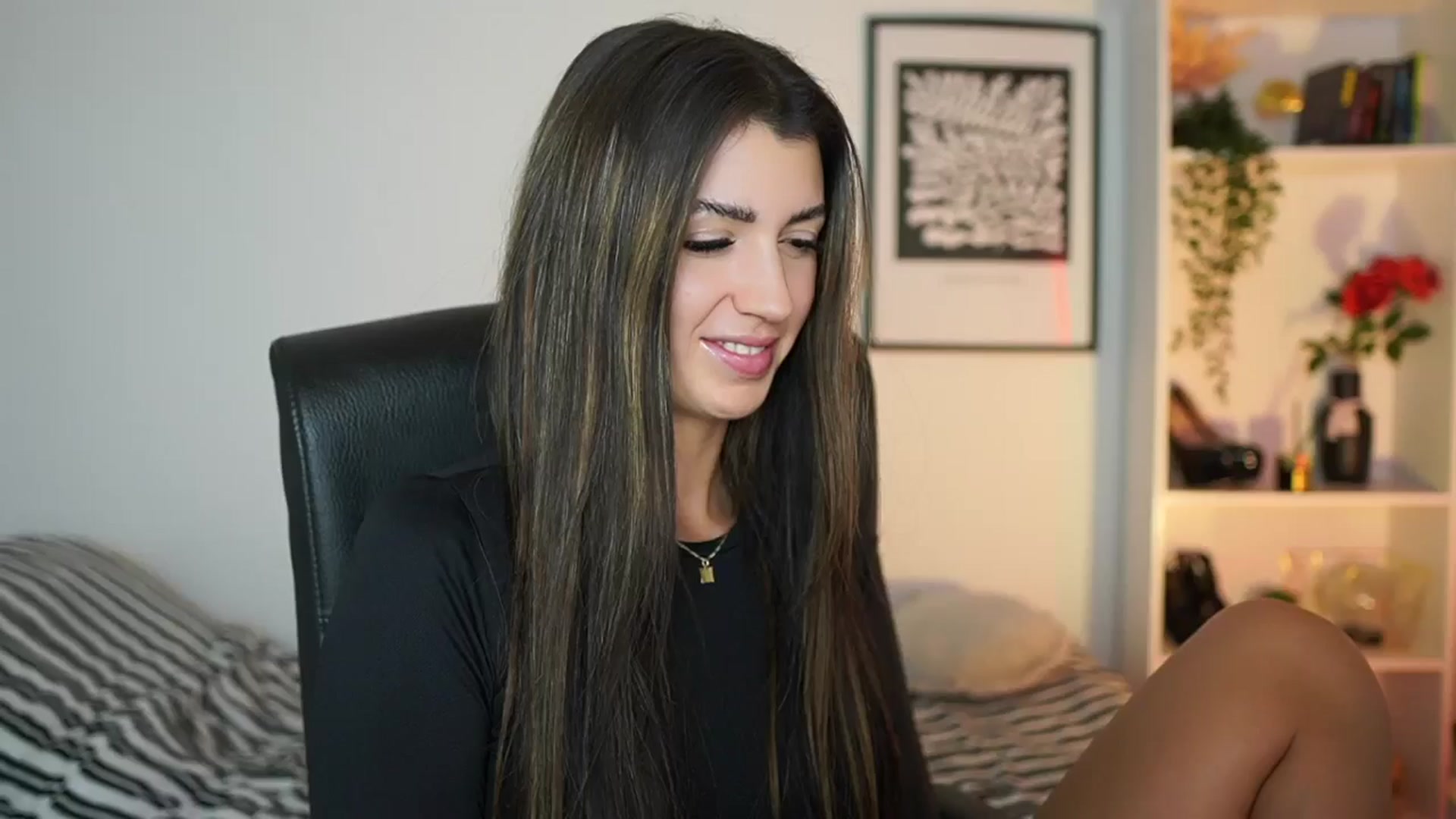 Gallery image thumbnail from Julia_Roca's myfreecams stream on, 12/05/2024, 19:21 image 1 of 20