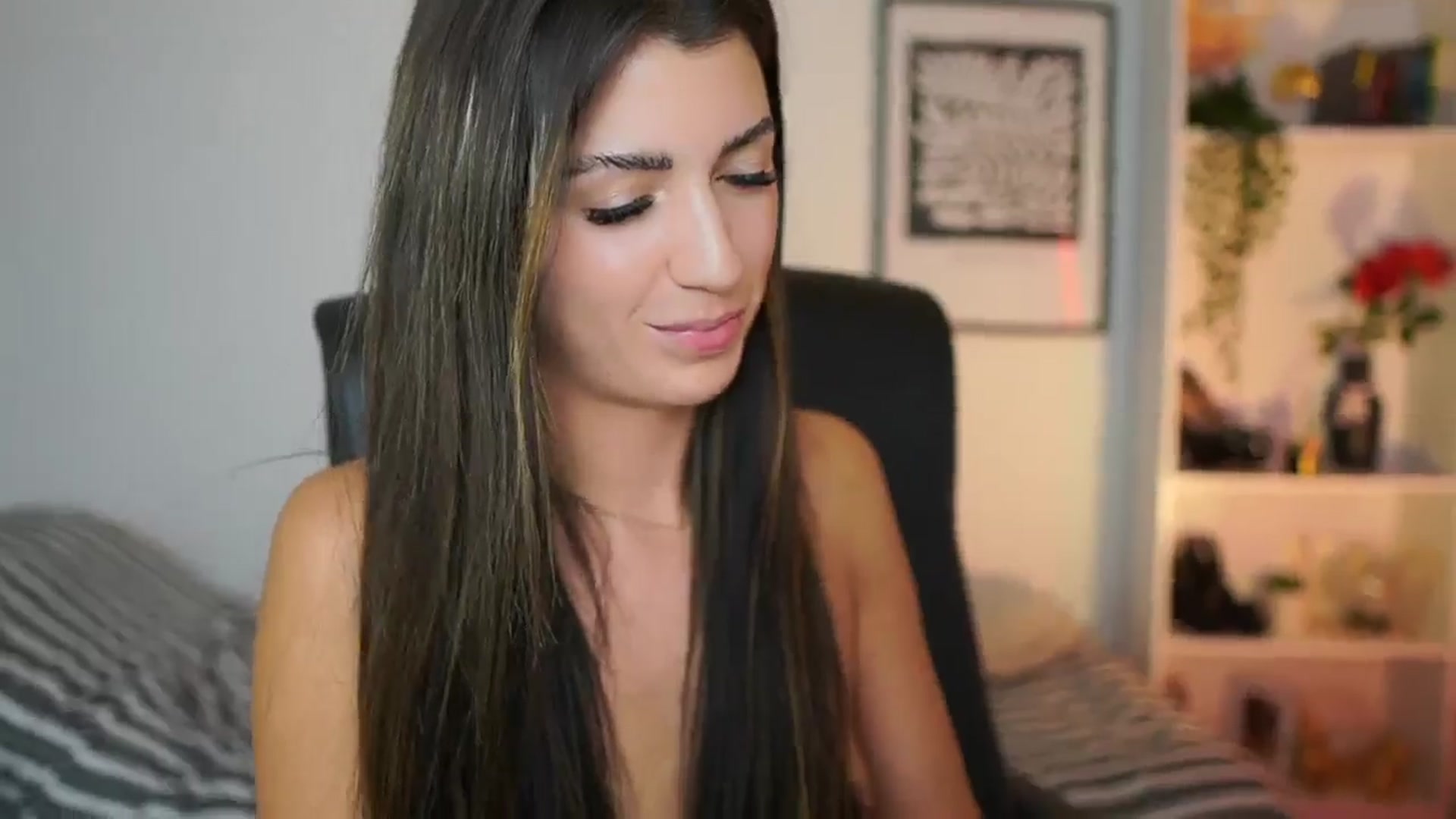 Gallery image thumbnail from Julia_Roca's myfreecams stream on, 12/05/2024, 19:21 image 20 of 20