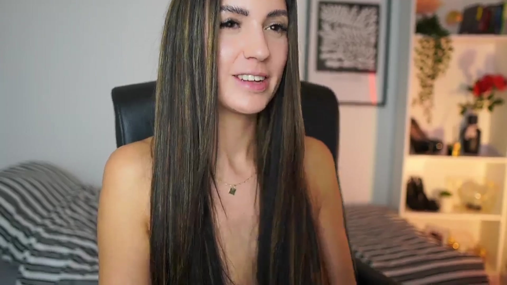 Gallery image thumbnail from Julia_Roca's myfreecams stream on, 12/06/2024, 18:26 image 16 of 20