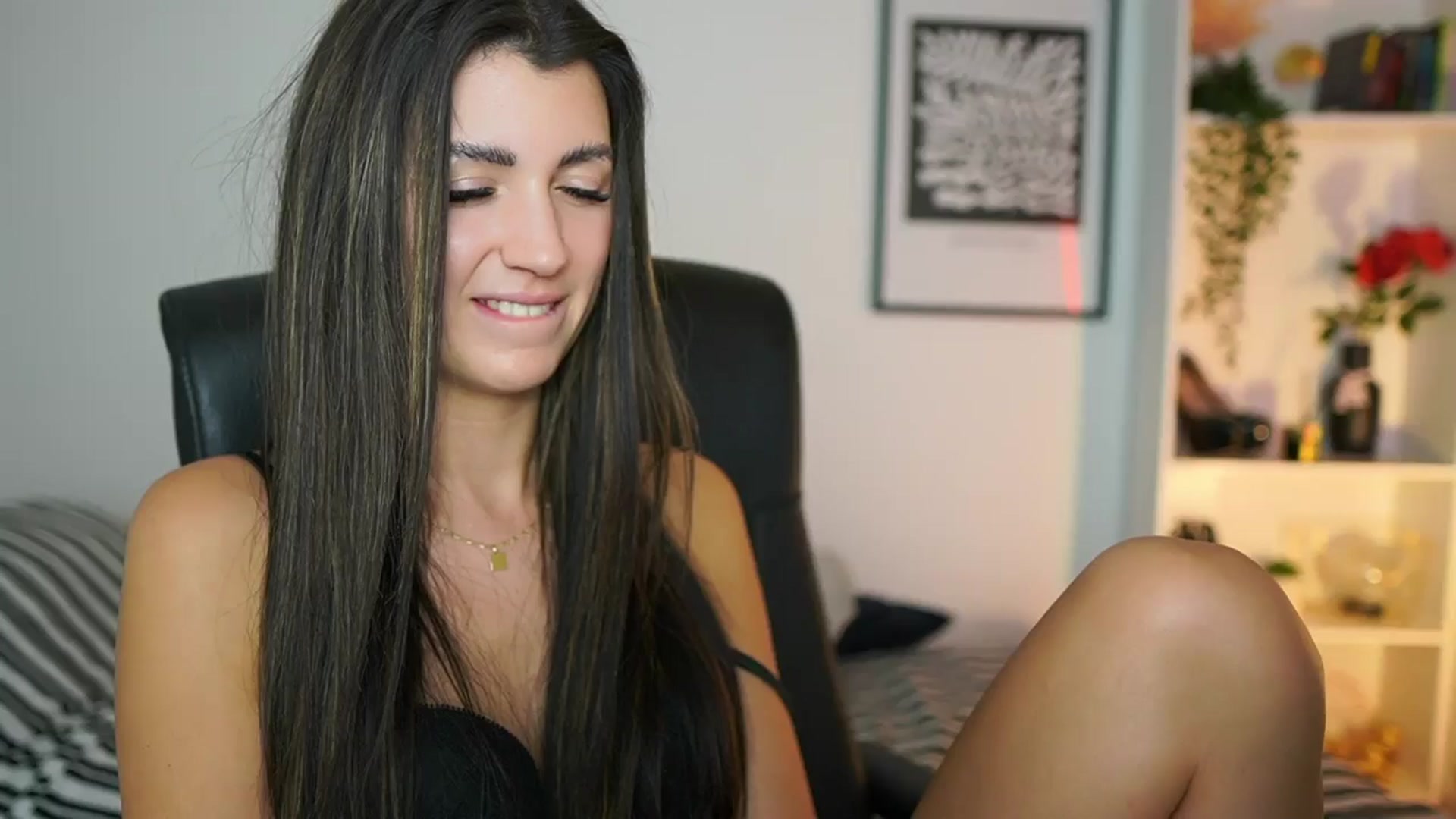 Gallery image thumbnail from Julia_Roca's myfreecams stream on, 12/06/2024, 19:19 image 10 of 20
