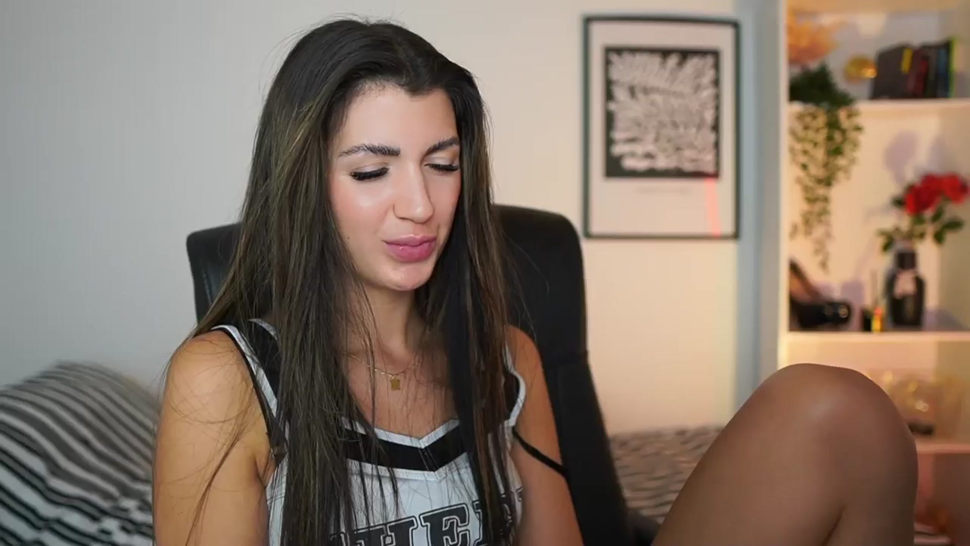 Gallery image thumbnail from Julia_Roca's myfreecams stream on, 12/08/2024, 15:35 image 17 of 20