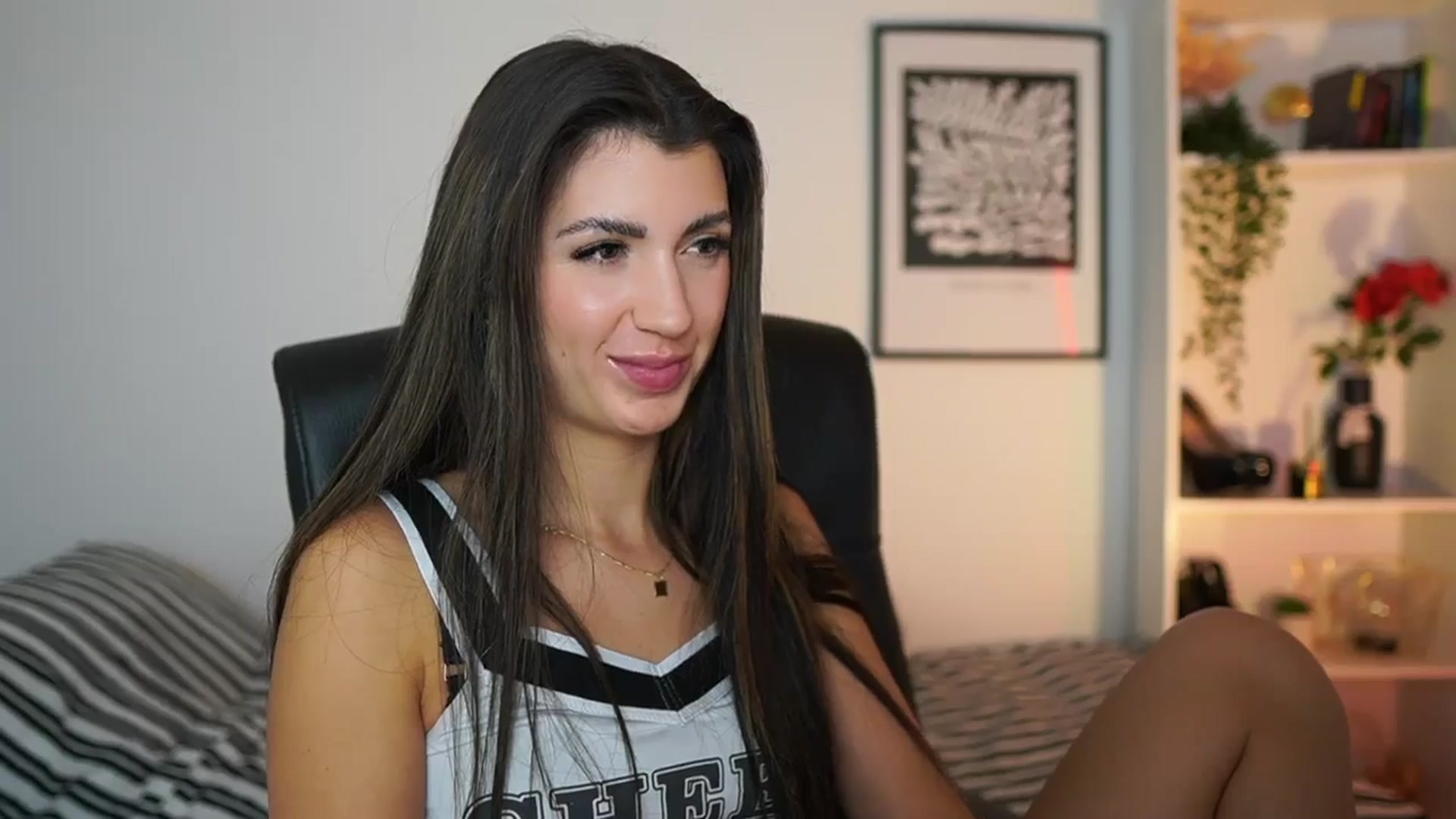 Gallery image thumbnail from Julia_Roca's myfreecams stream on, 12/08/2024, 15:35 image 12 of 20