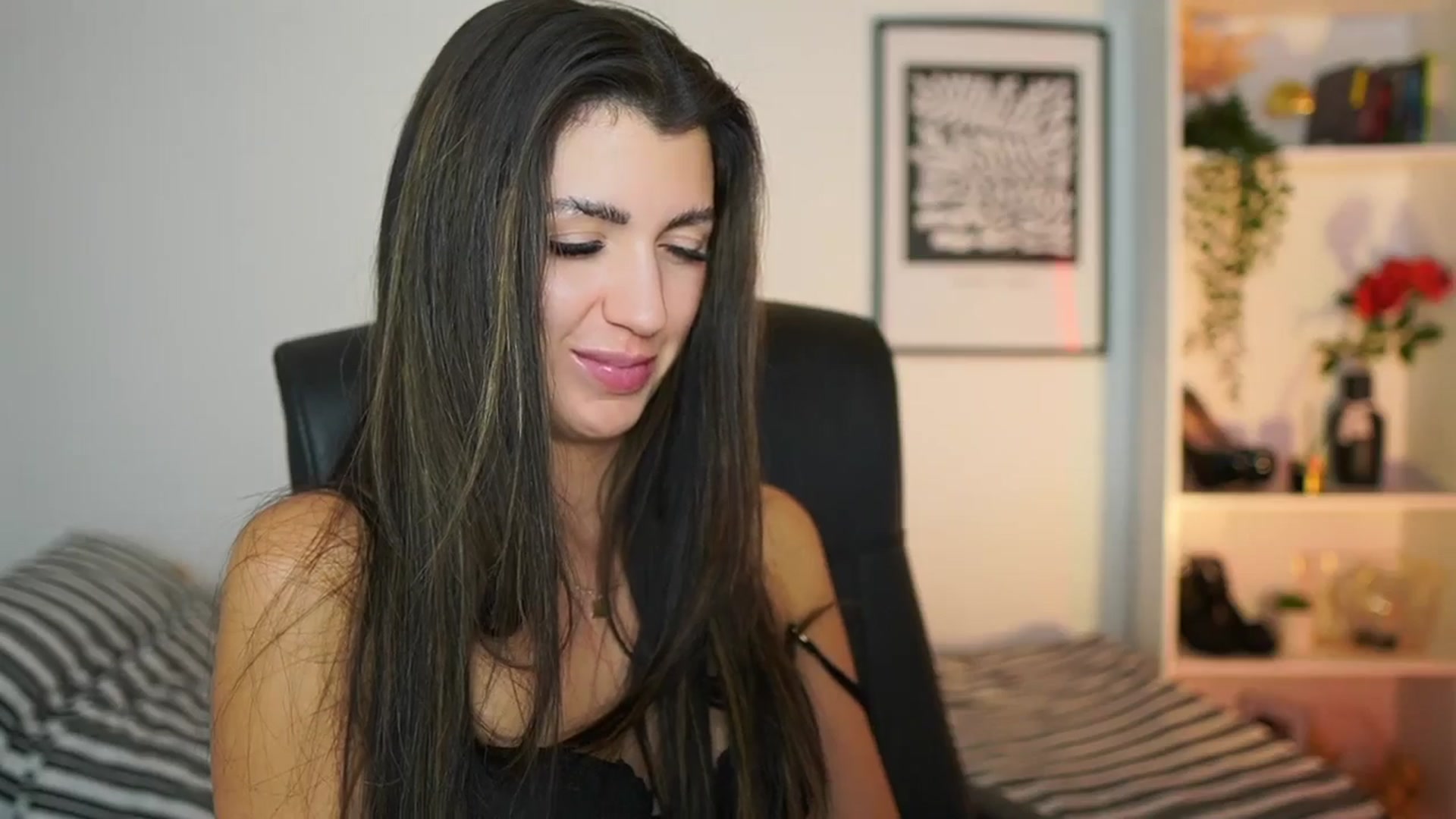 Gallery image thumbnail from Julia_Roca's myfreecams stream on, 12/08/2024, 19:11 image 4 of 20