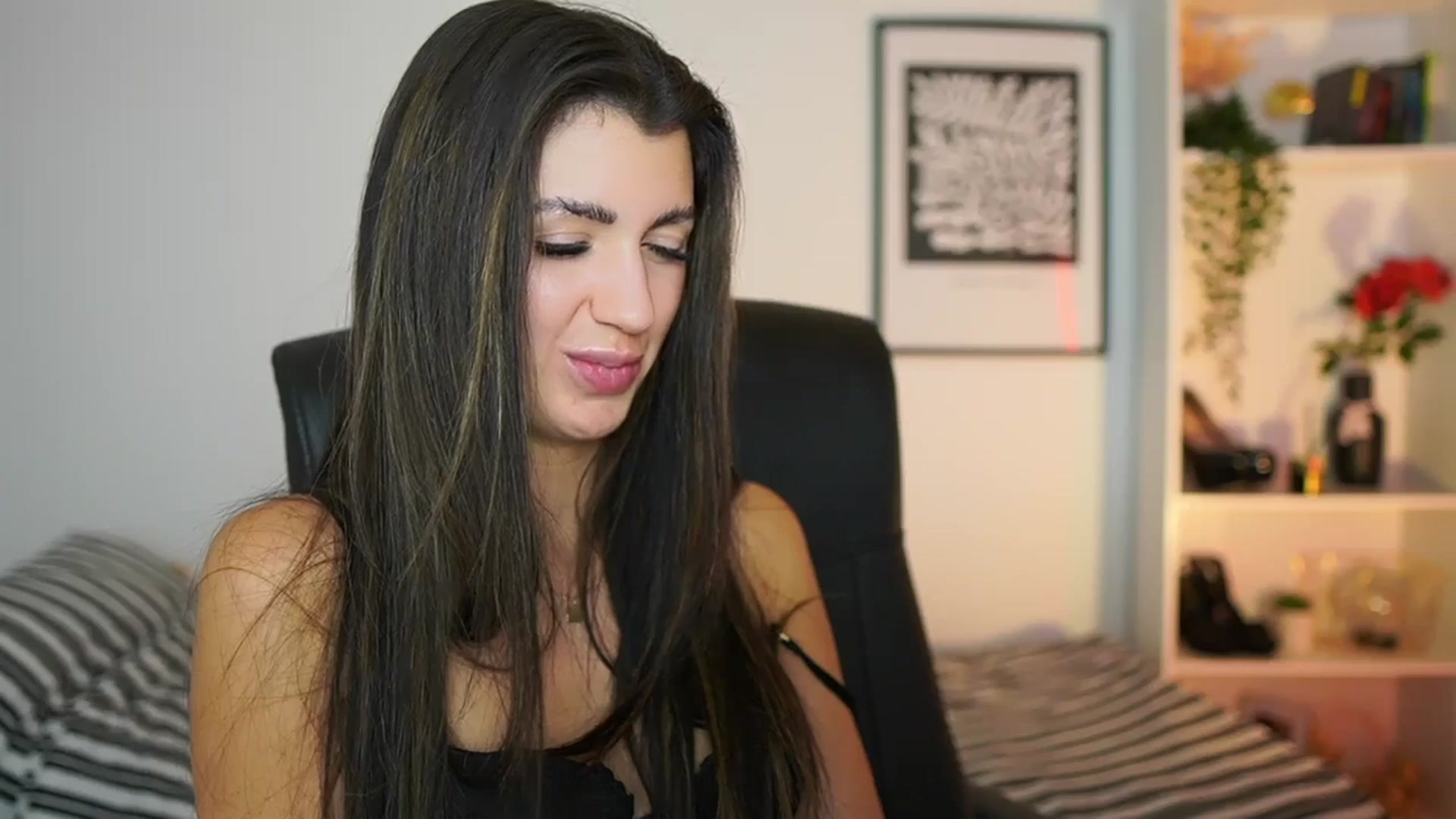 Gallery image thumbnail from Julia_Roca's myfreecams stream on, 12/08/2024, 19:11 image 5 of 20