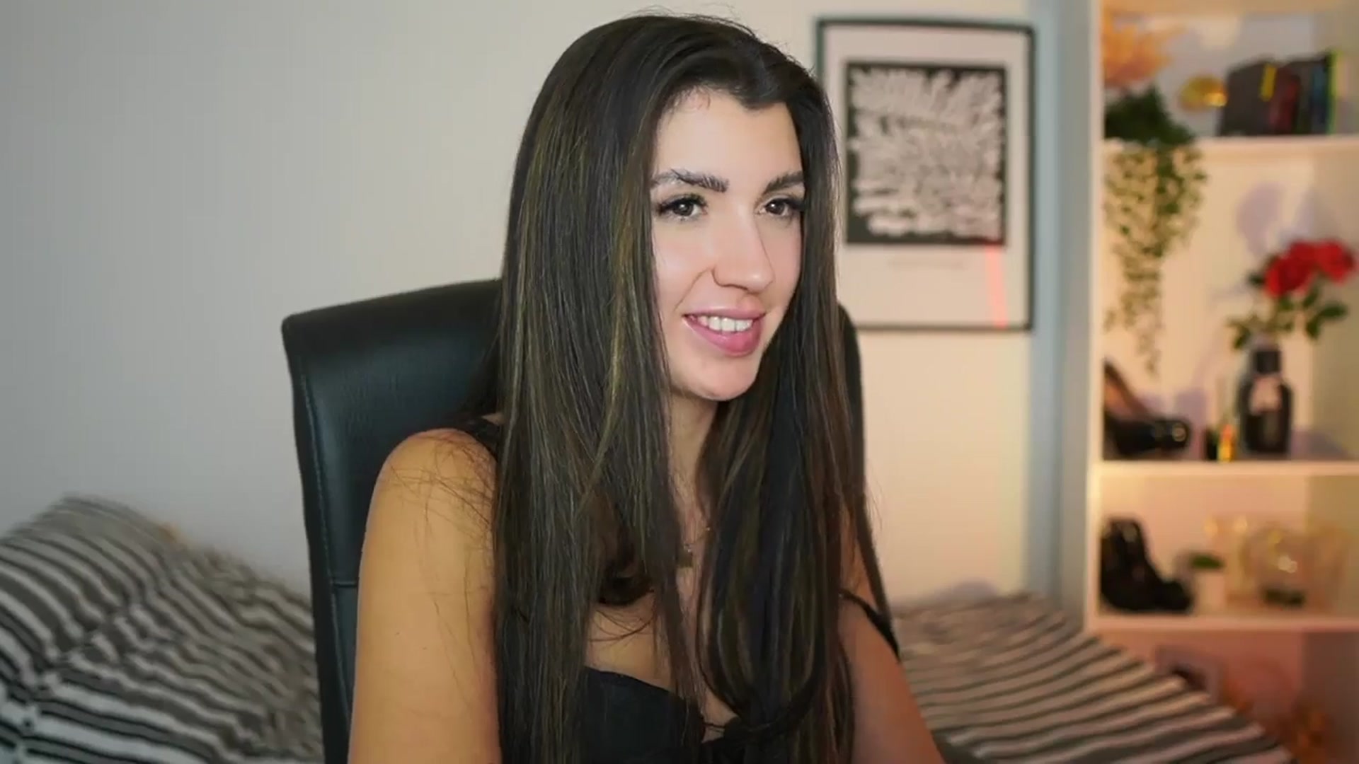 Gallery image thumbnail from Julia_Roca's myfreecams stream on, 12/08/2024, 19:11 image 8 of 20