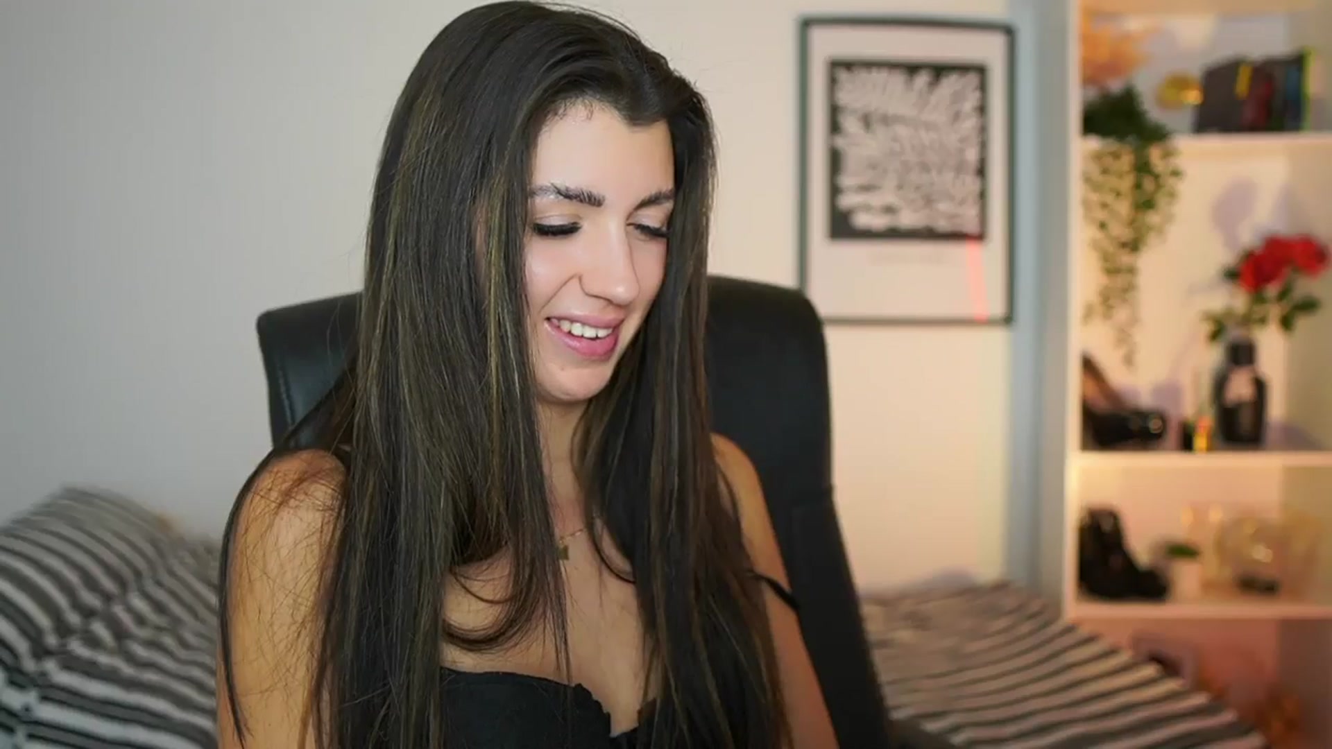 Gallery image thumbnail from Julia_Roca's myfreecams stream on, 12/08/2024, 19:11 image 2 of 20