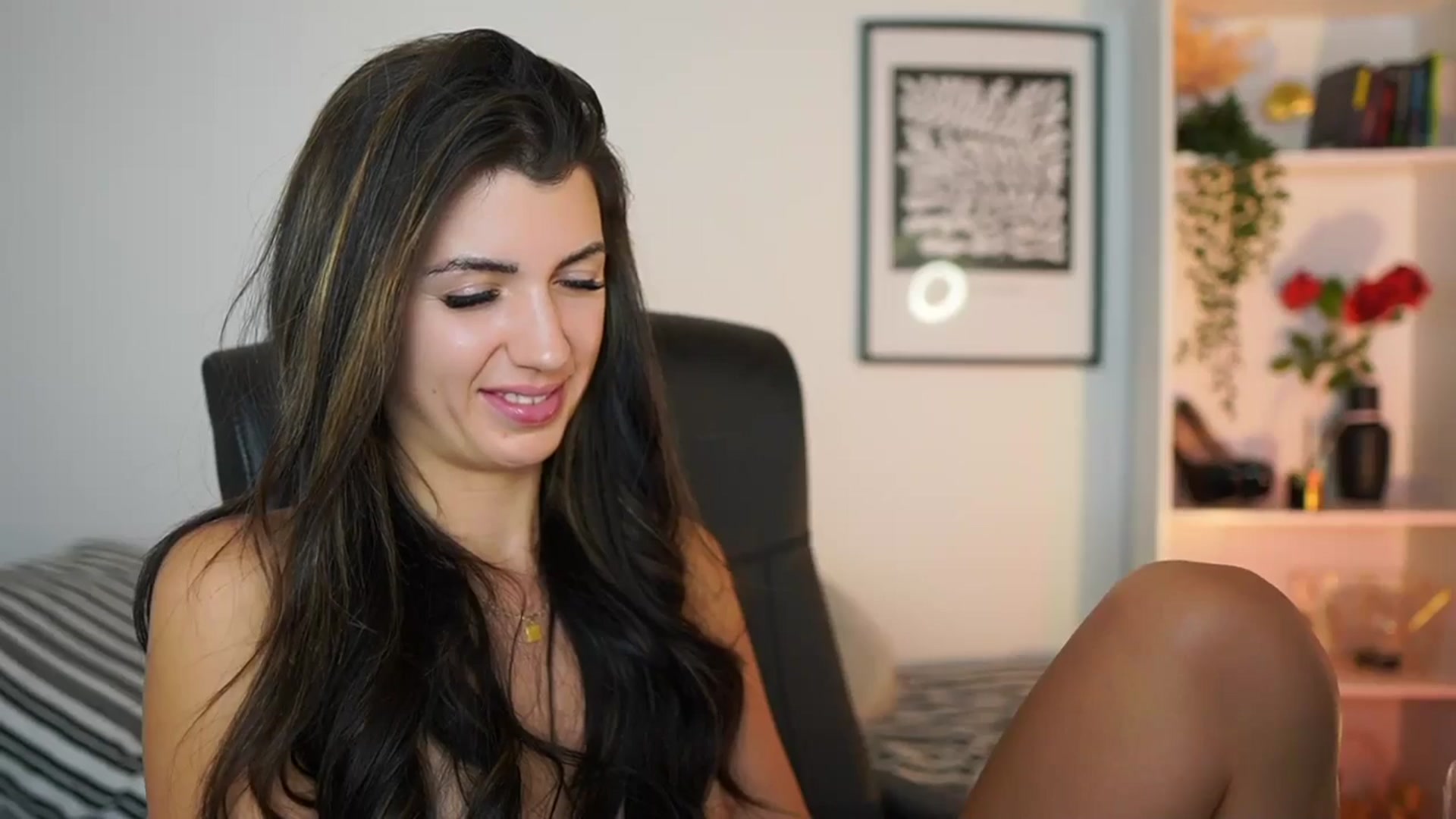 Gallery image thumbnail from Julia_Roca's myfreecams stream on, 12/11/2024, 15:50 image 19 of 20