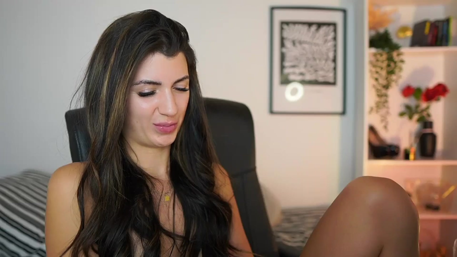 Gallery image thumbnail from Julia_Roca's myfreecams stream on, 12/11/2024, 15:50 image 20 of 20