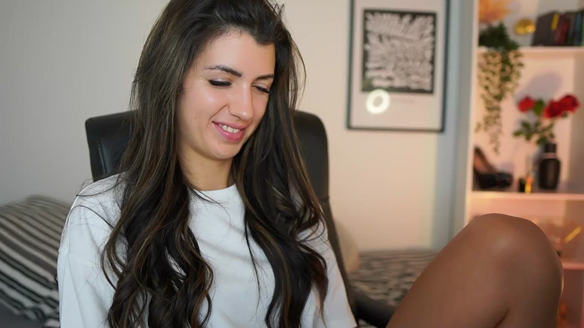 Gallery image thumbnail from Julia_Roca's myfreecams stream on, 12/11/2024, 18:37 image 6 of 20