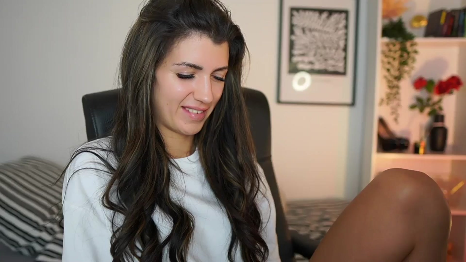 Gallery image thumbnail from Julia_Roca's myfreecams stream on, 12/11/2024, 18:37 image 5 of 20