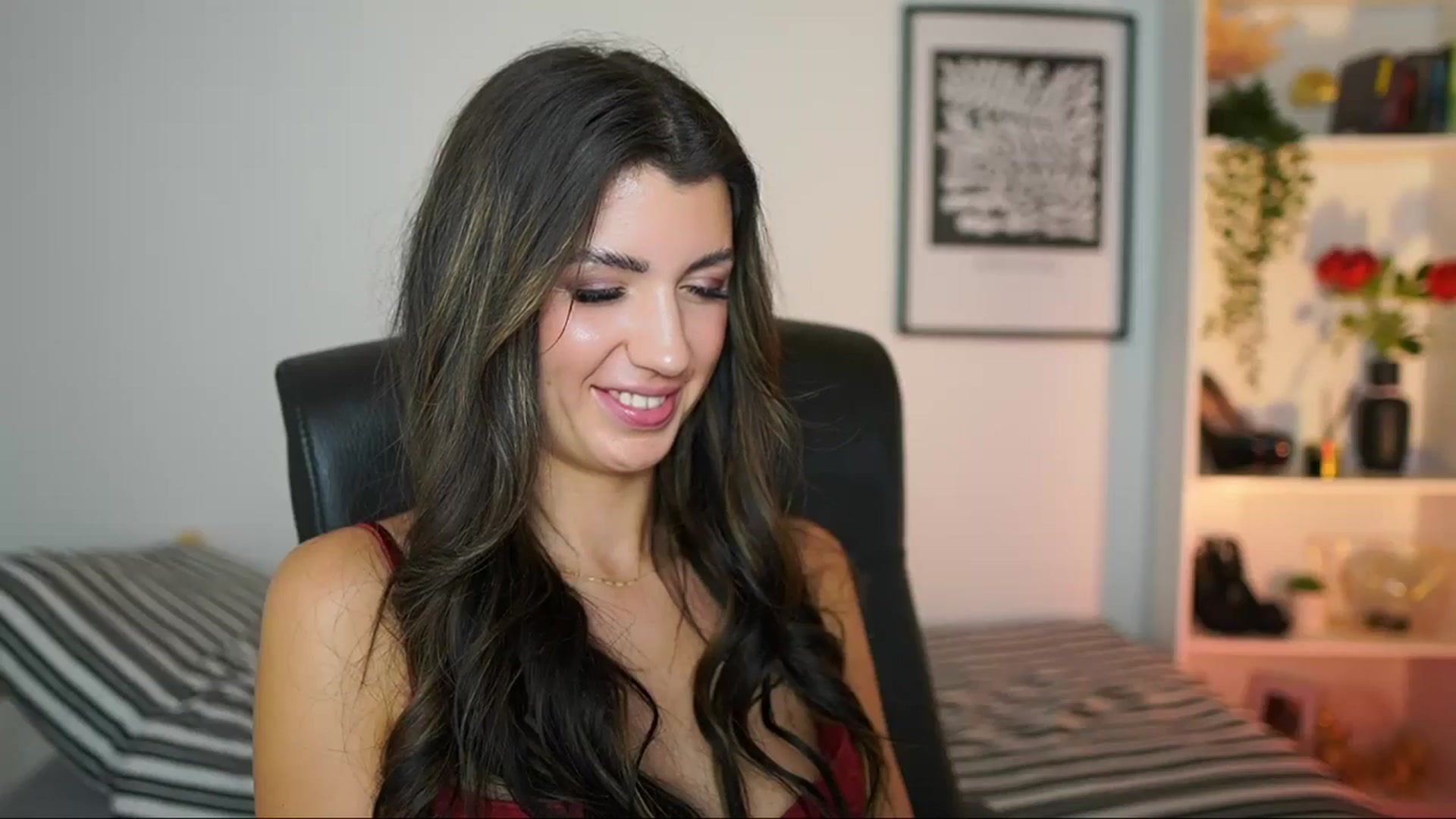 Gallery image thumbnail from Julia_Roca's myfreecams stream on, 12/12/2024, 19:13 image 7 of 20