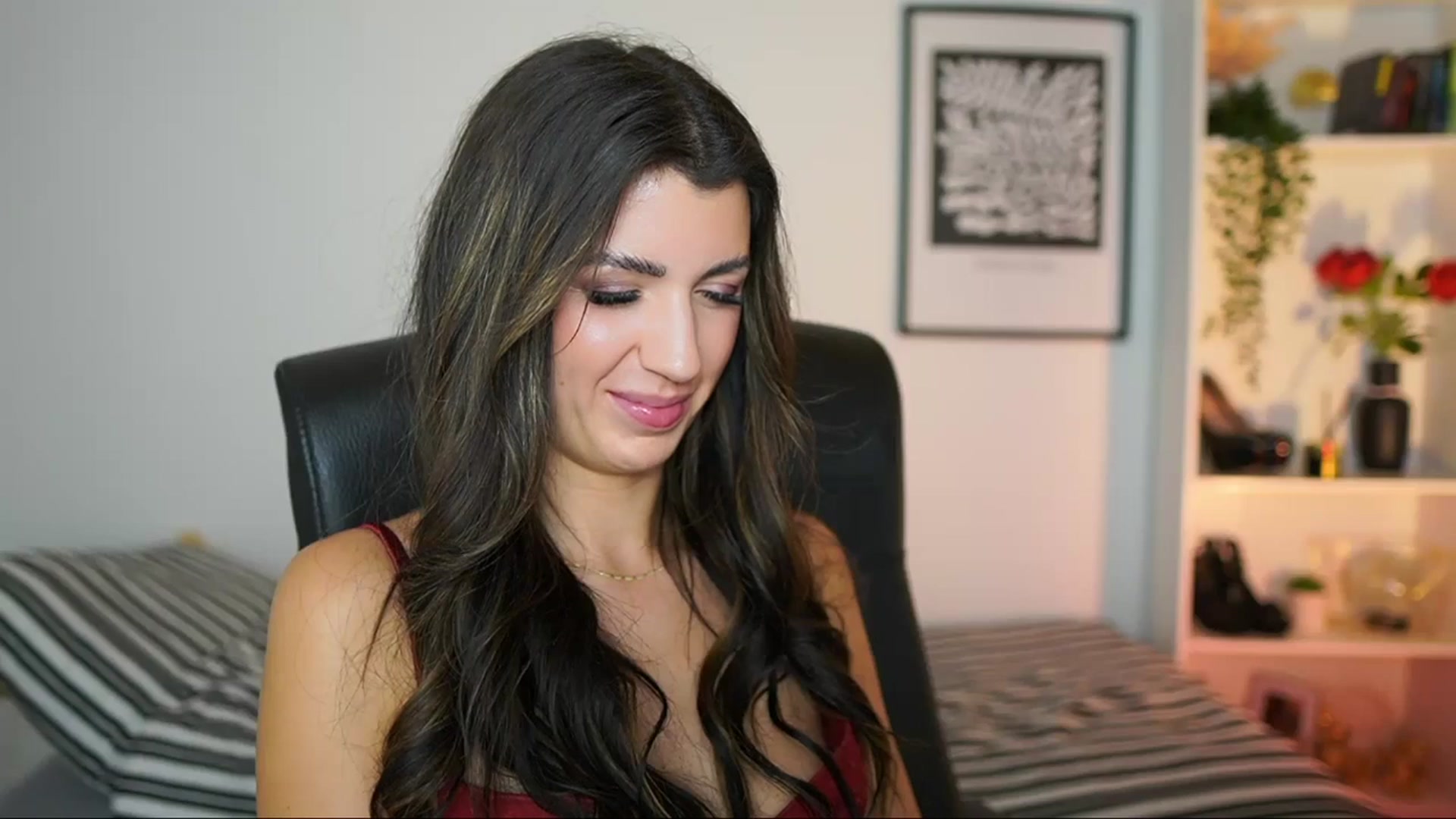 Gallery image thumbnail from Julia_Roca's myfreecams stream on, 12/12/2024, 19:13 image 6 of 20