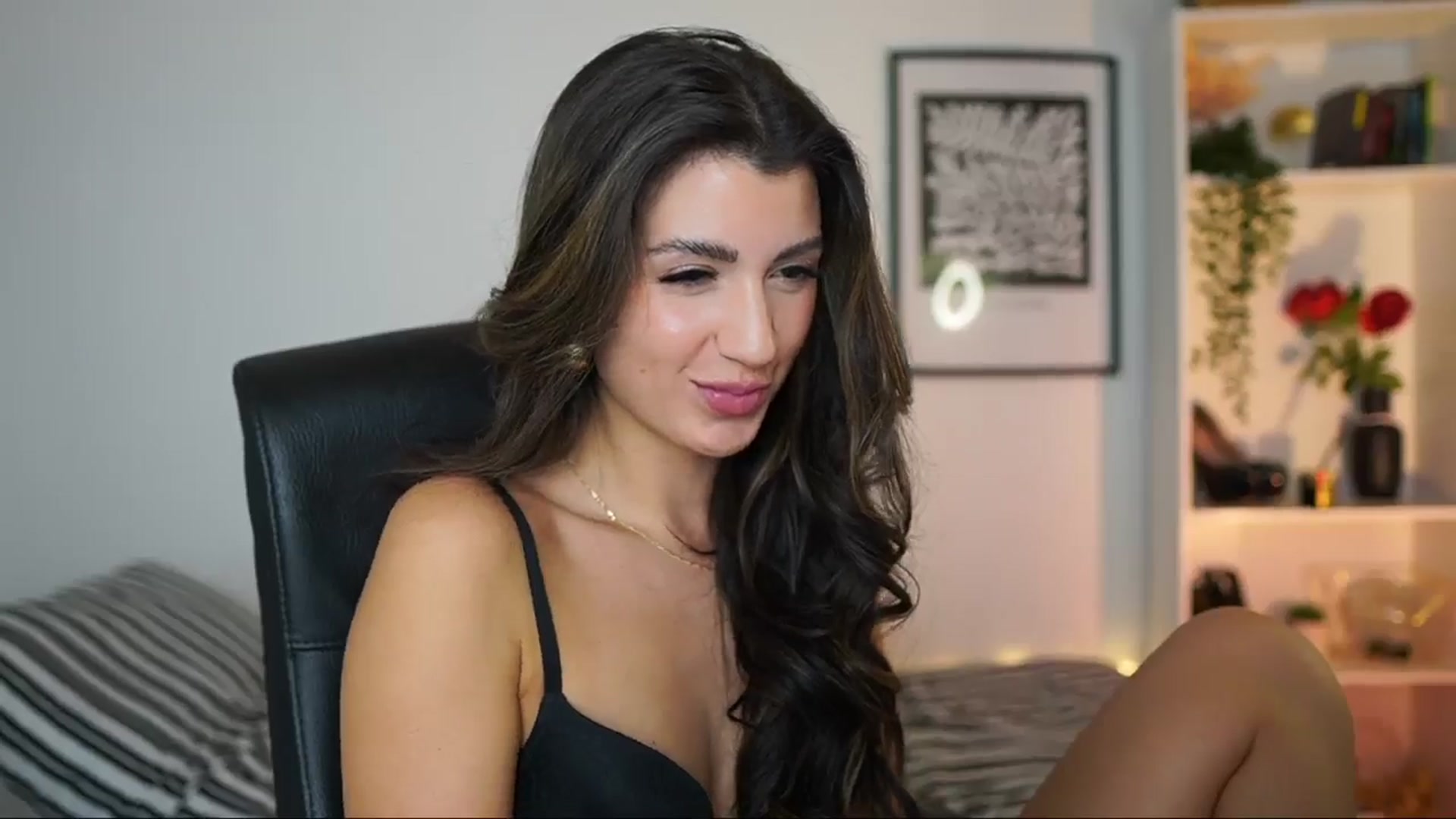 Gallery image thumbnail from Julia_Roca's myfreecams stream on, 12/13/2024, 15:57 image 18 of 20