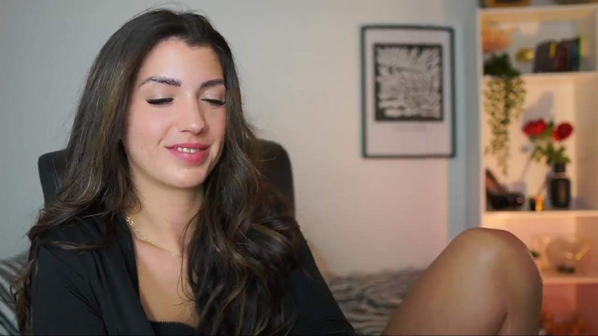 Gallery image thumbnail from Julia_Roca's myfreecams stream on, 12/14/2024, 10:35 image 17 of 20