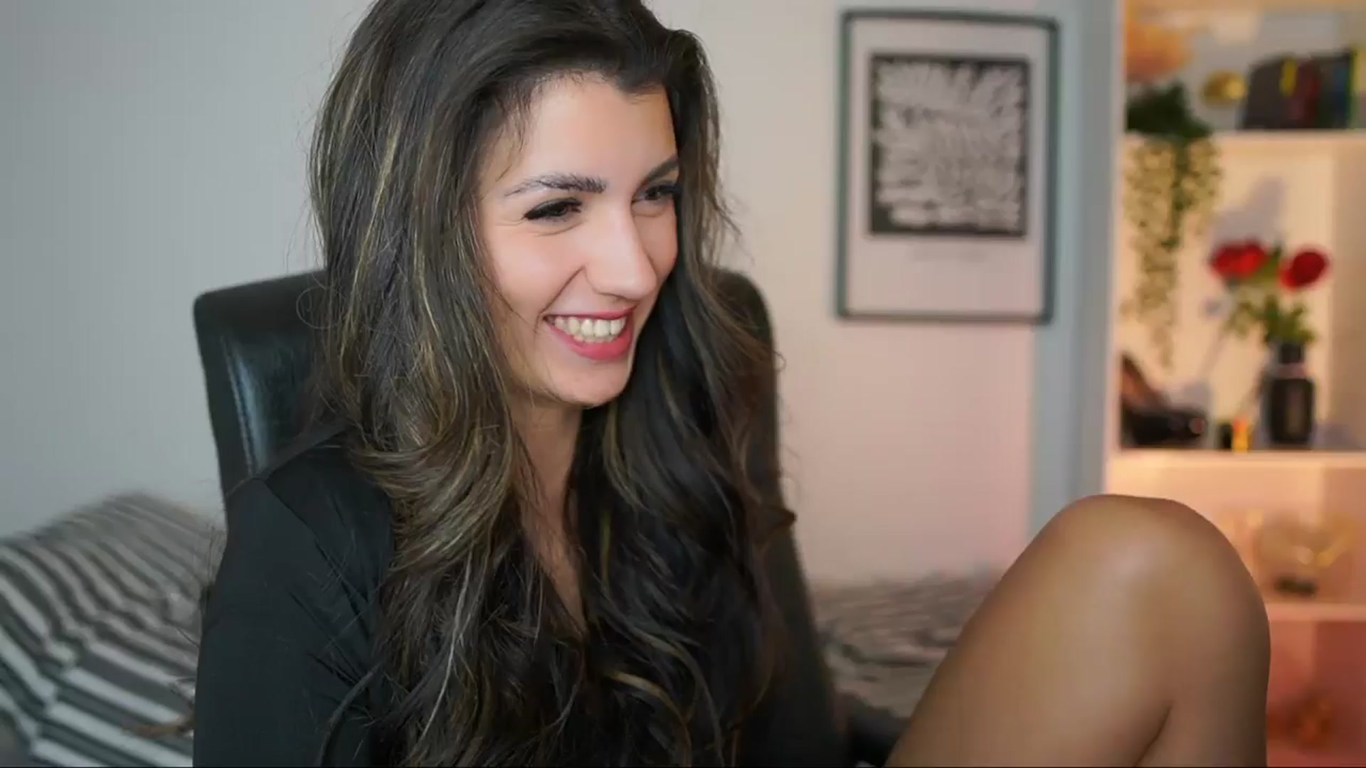 Gallery image thumbnail from Julia_Roca's myfreecams stream on, 12/14/2024, 10:35 image 1 of 20