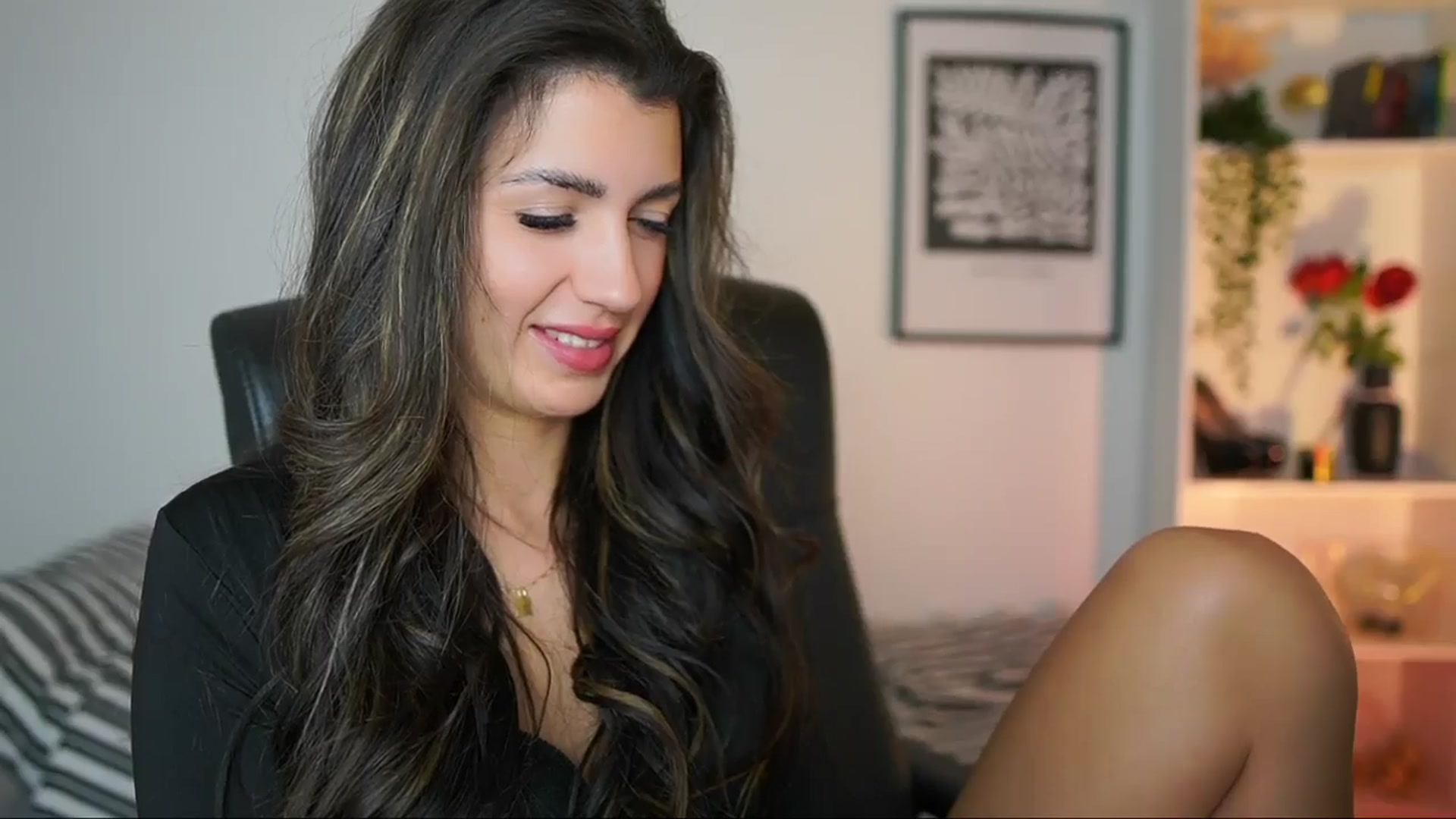 Gallery image thumbnail from Julia_Roca's myfreecams stream on, 12/14/2024, 10:35 image 3 of 20