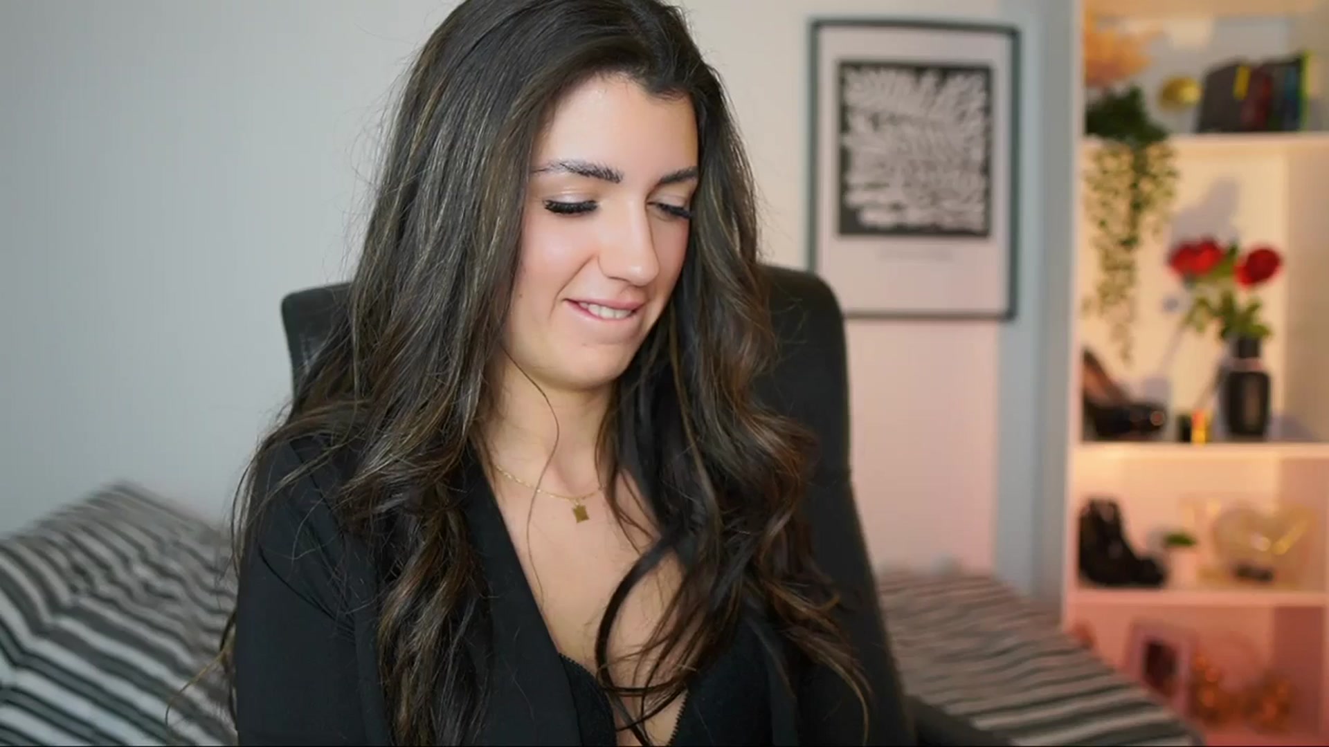 Gallery image thumbnail from Julia_Roca's myfreecams stream on, 12/14/2024, 12:44 image 12 of 20