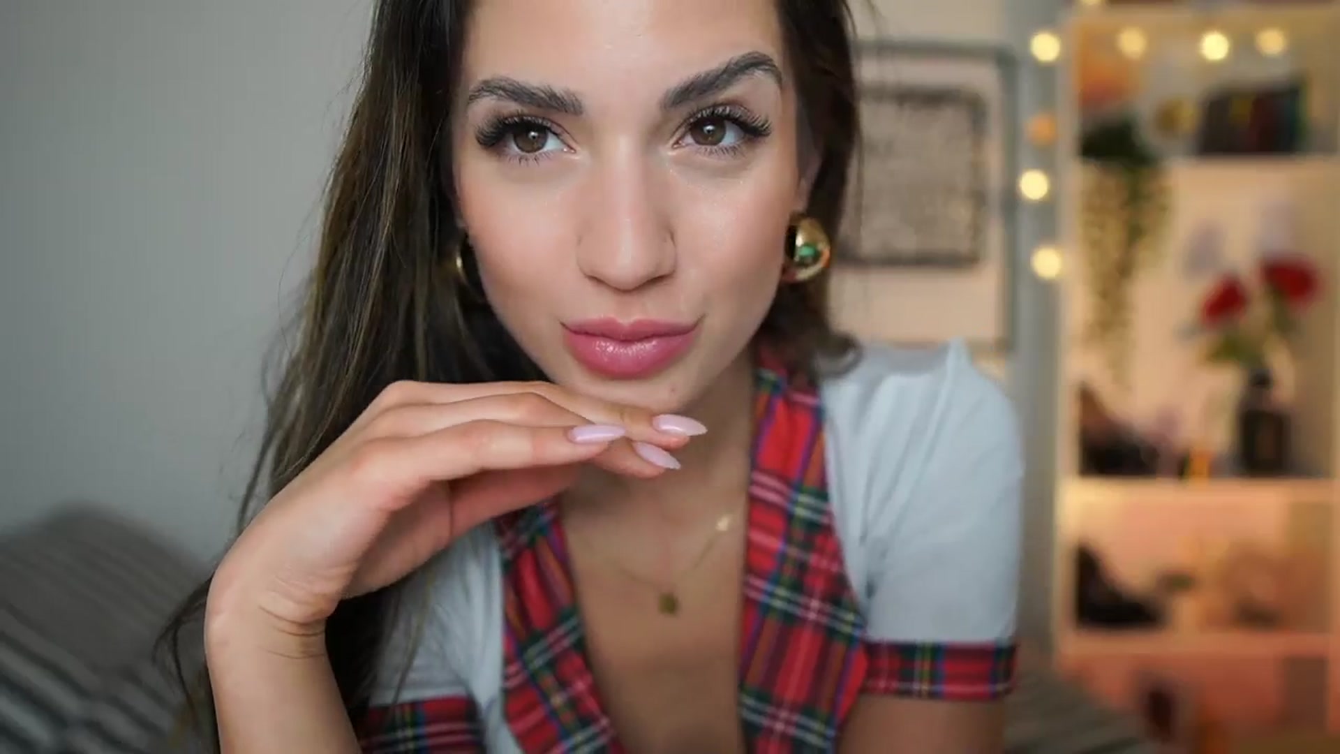 Gallery image thumbnail from Julia_Roca's myfreecams stream on, 12/18/2024, 14:52 image 13 of 20
