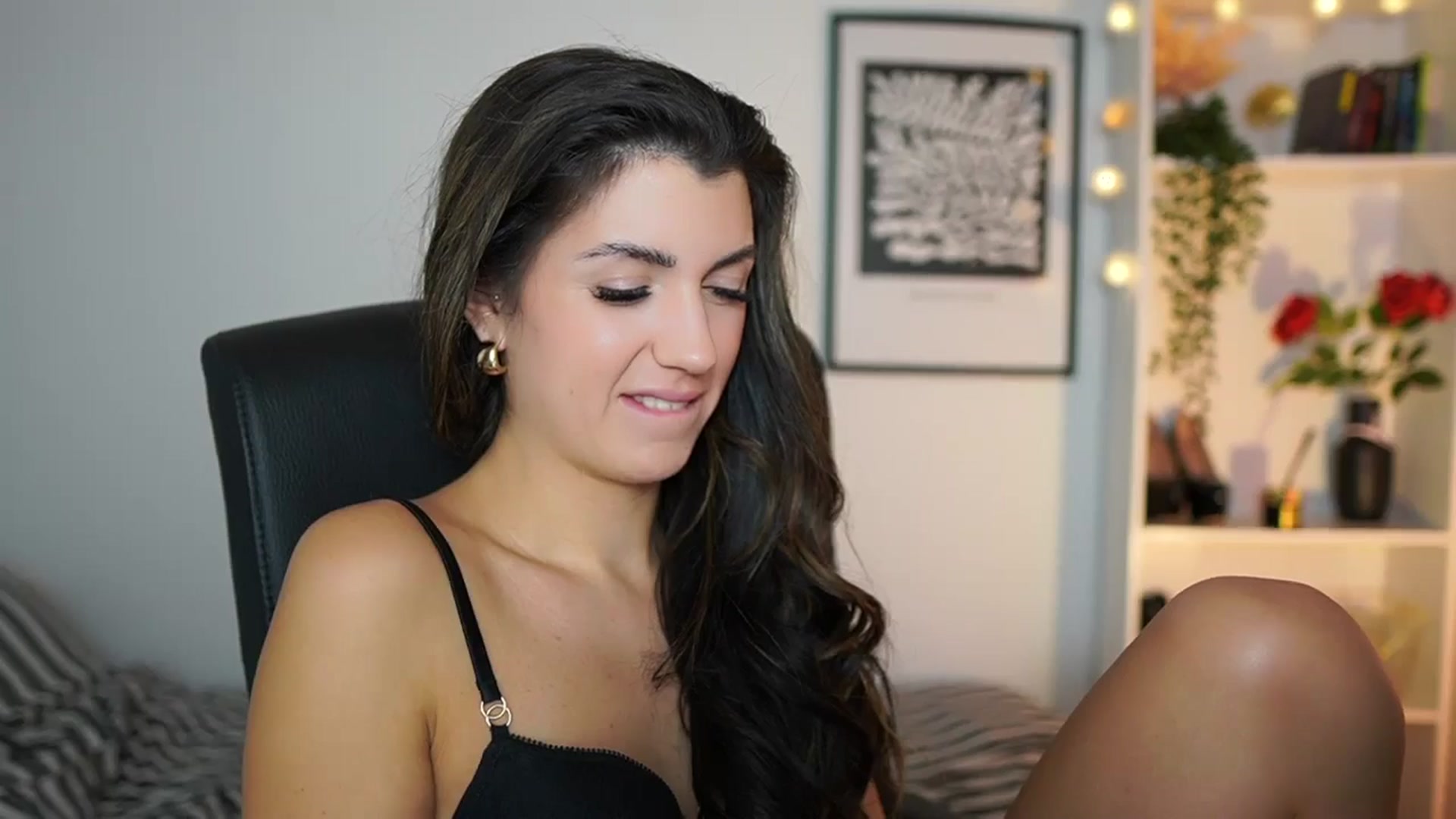 Gallery image thumbnail from Julia_Roca's myfreecams stream on, 12/21/2024, 16:35 image 8 of 20