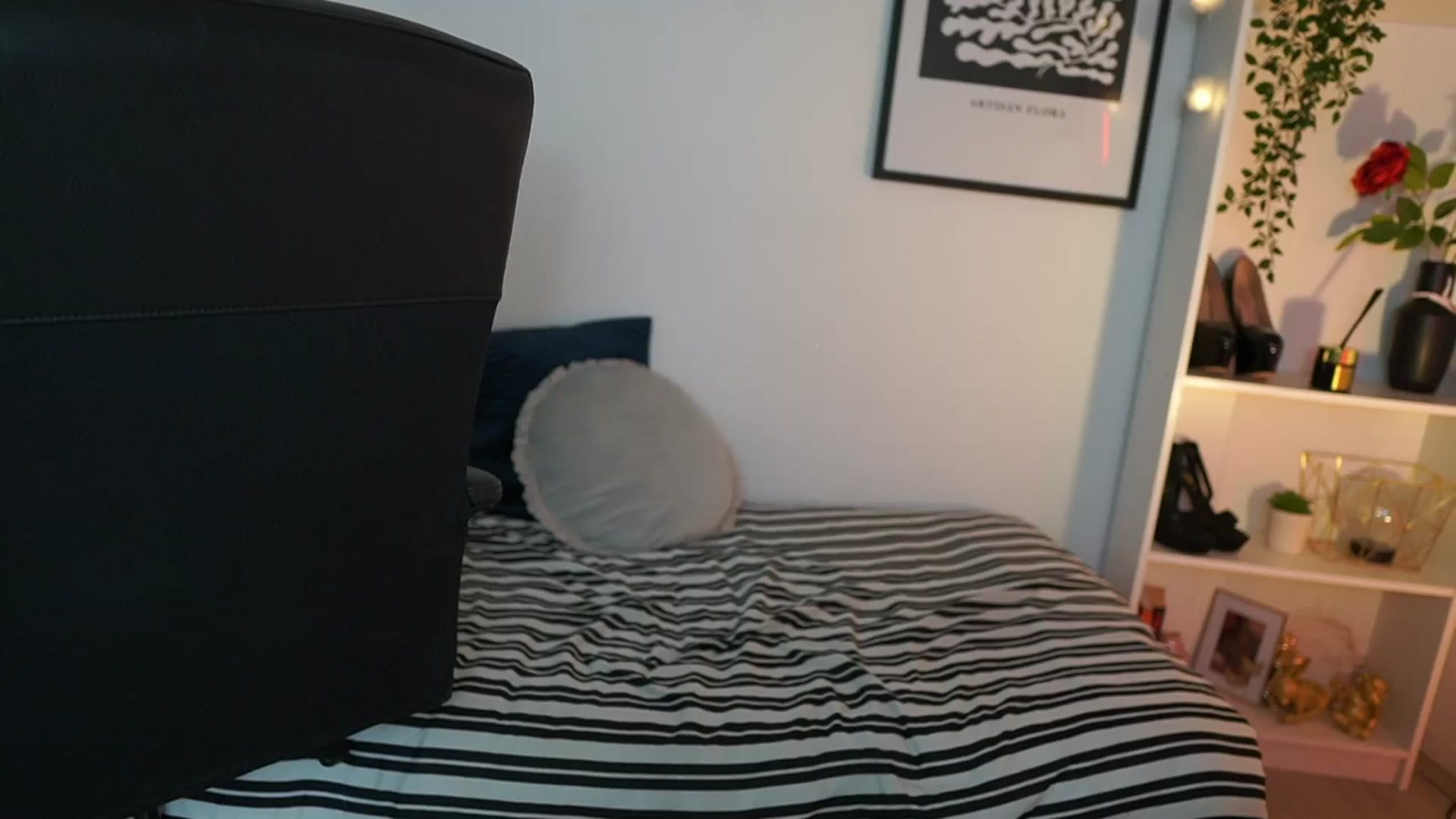 Gallery image thumbnail from Julia_Roca's myfreecams stream on, 12/21/2024, 16:35 image 13 of 20