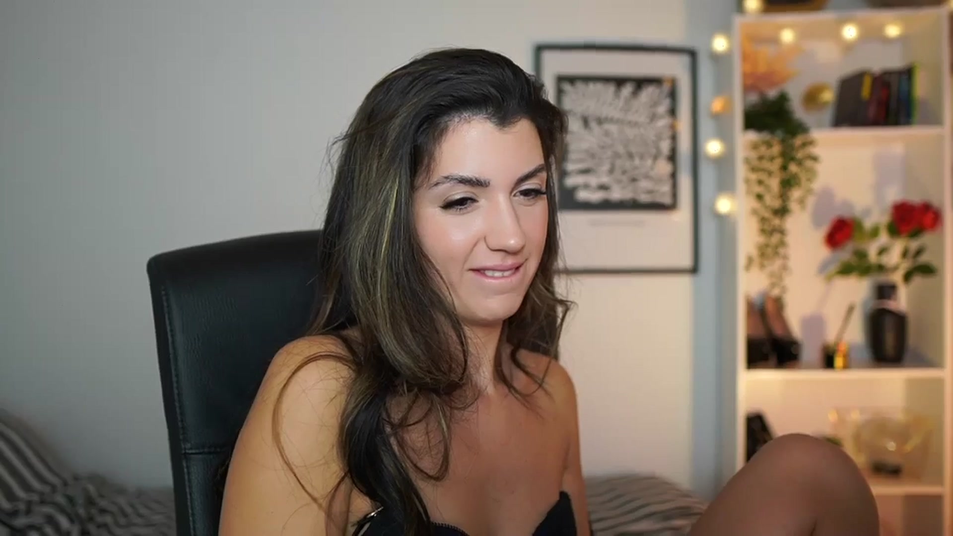 Gallery image thumbnail from Julia_Roca's myfreecams stream on, 12/21/2024, 16:35 image 10 of 20