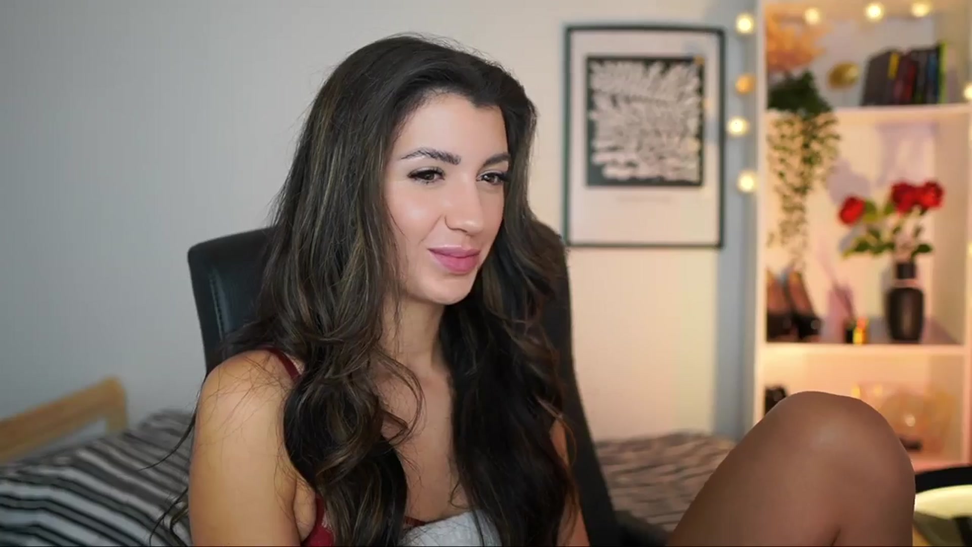Gallery image thumbnail from Julia_Roca's myfreecams stream on, 12/22/2024, 11:03 image 13 of 20