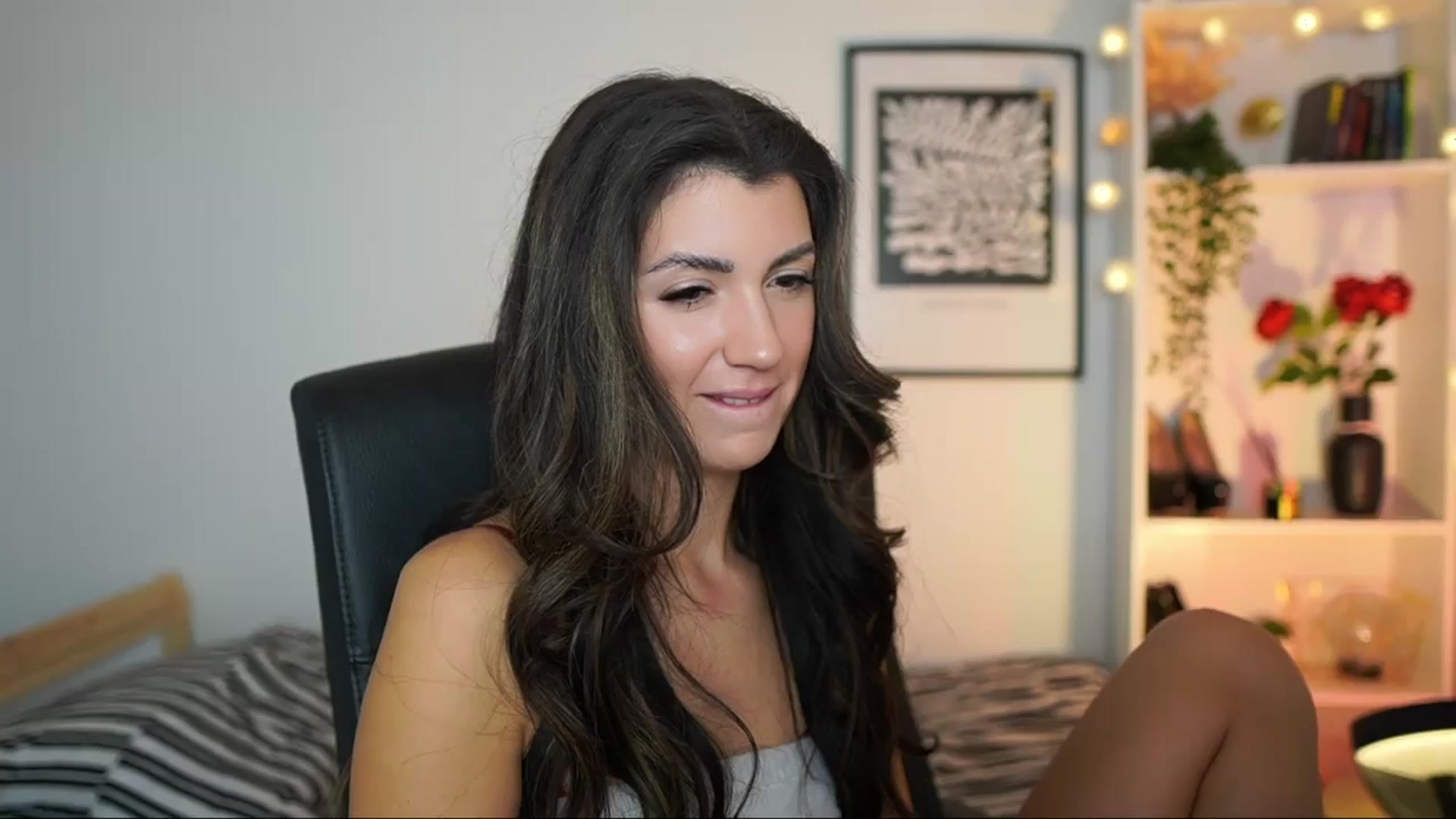 Gallery image thumbnail from Julia_Roca's myfreecams stream on, 12/22/2024, 11:03 image 18 of 20