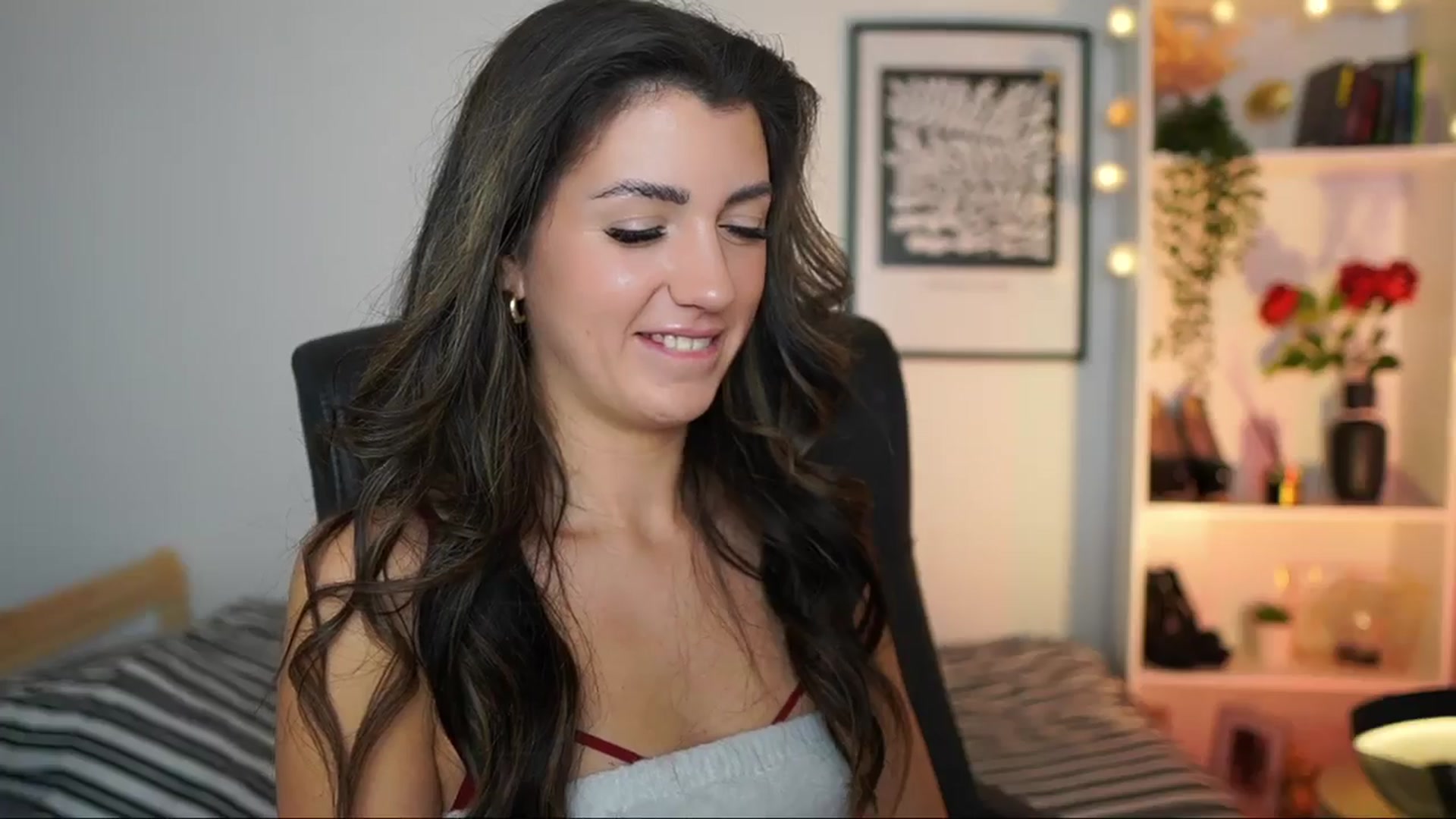 Gallery image thumbnail from Julia_Roca's myfreecams stream on, 12/22/2024, 11:03 image 10 of 20