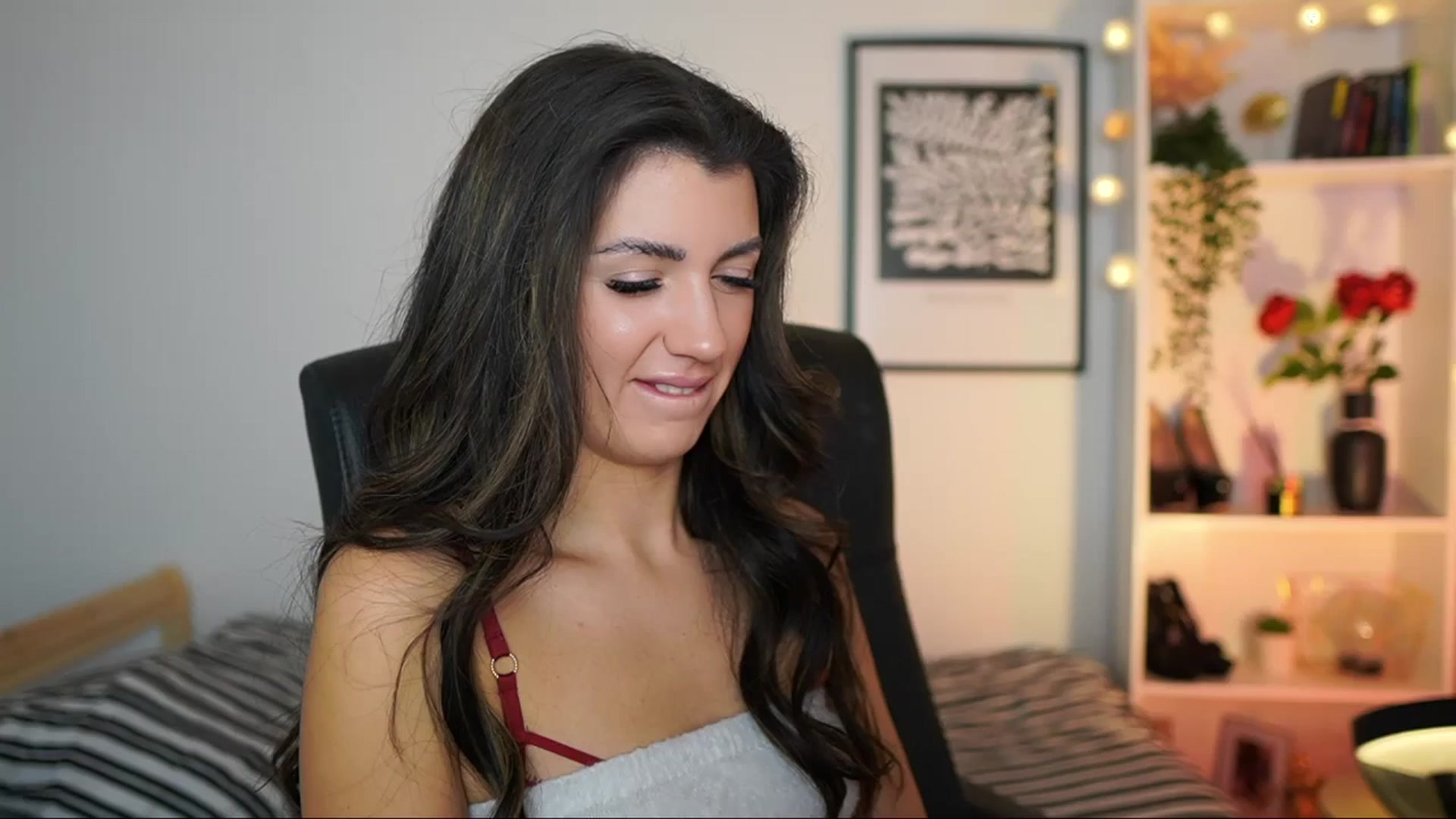 Gallery image thumbnail from Julia_Roca's myfreecams stream on, 12/22/2024, 11:03 image 16 of 20
