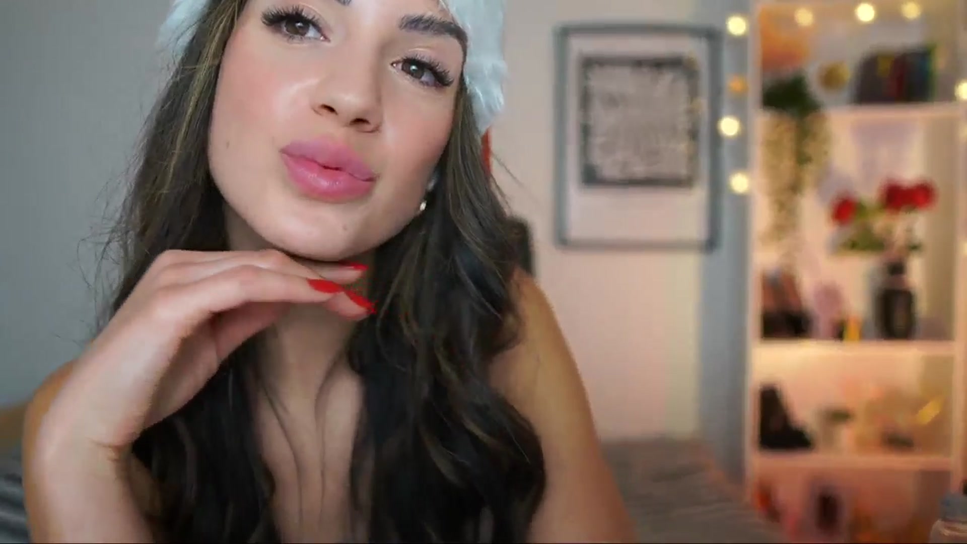Gallery image thumbnail from Julia_Roca's myfreecams stream on, 12/22/2024, 13:17 image 15 of 20