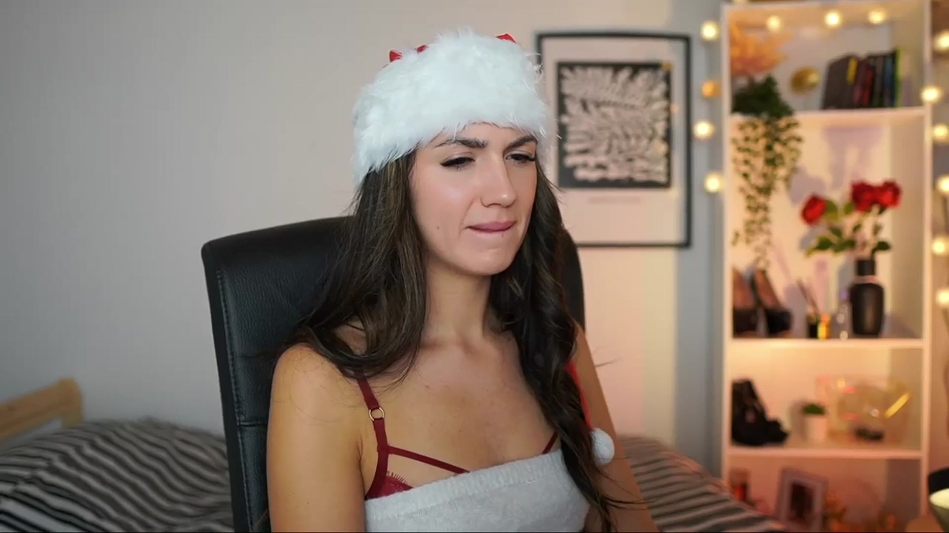 Gallery image thumbnail from Julia_Roca's myfreecams stream on, 12/22/2024, 19:03 image 15 of 20