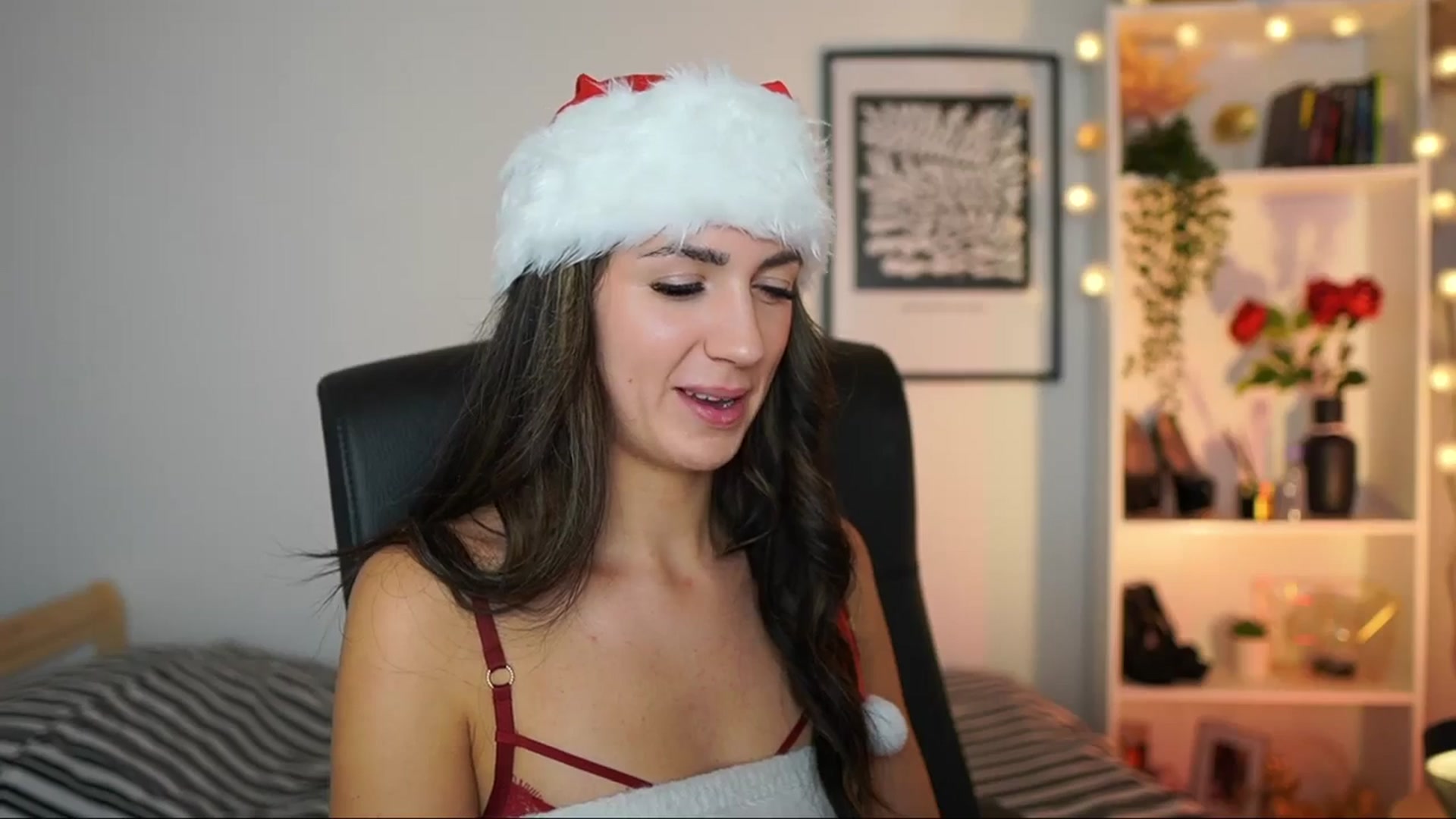 Gallery image thumbnail from Julia_Roca's myfreecams stream on, 12/22/2024, 19:03 image 18 of 20