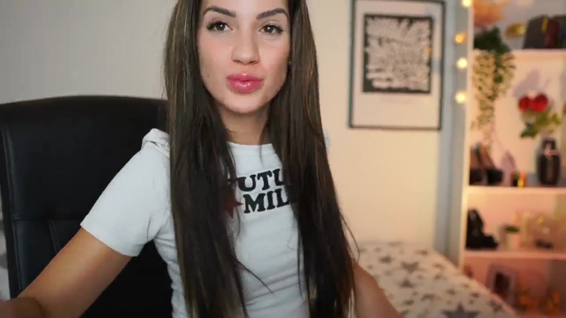 Gallery image thumbnail from Julia_Roca's myfreecams stream on, 12/28/2024, 18:55 image 7 of 20