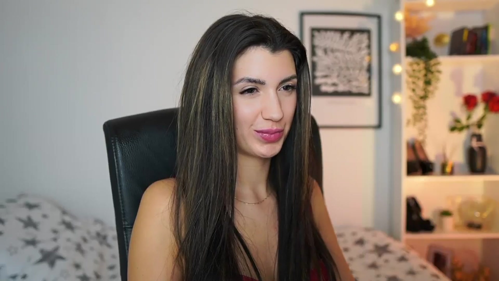 Gallery image thumbnail from Julia_Roca's myfreecams stream on, 12/29/2024, 13:18 image 19 of 20