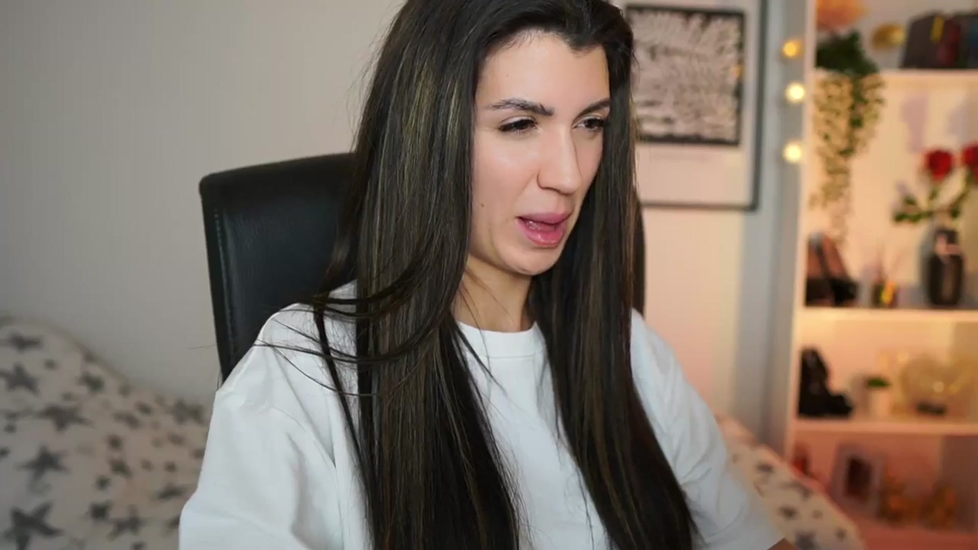 Gallery image thumbnail from Julia_Roca's myfreecams stream on, 12/29/2024, 18:18 image 5 of 20