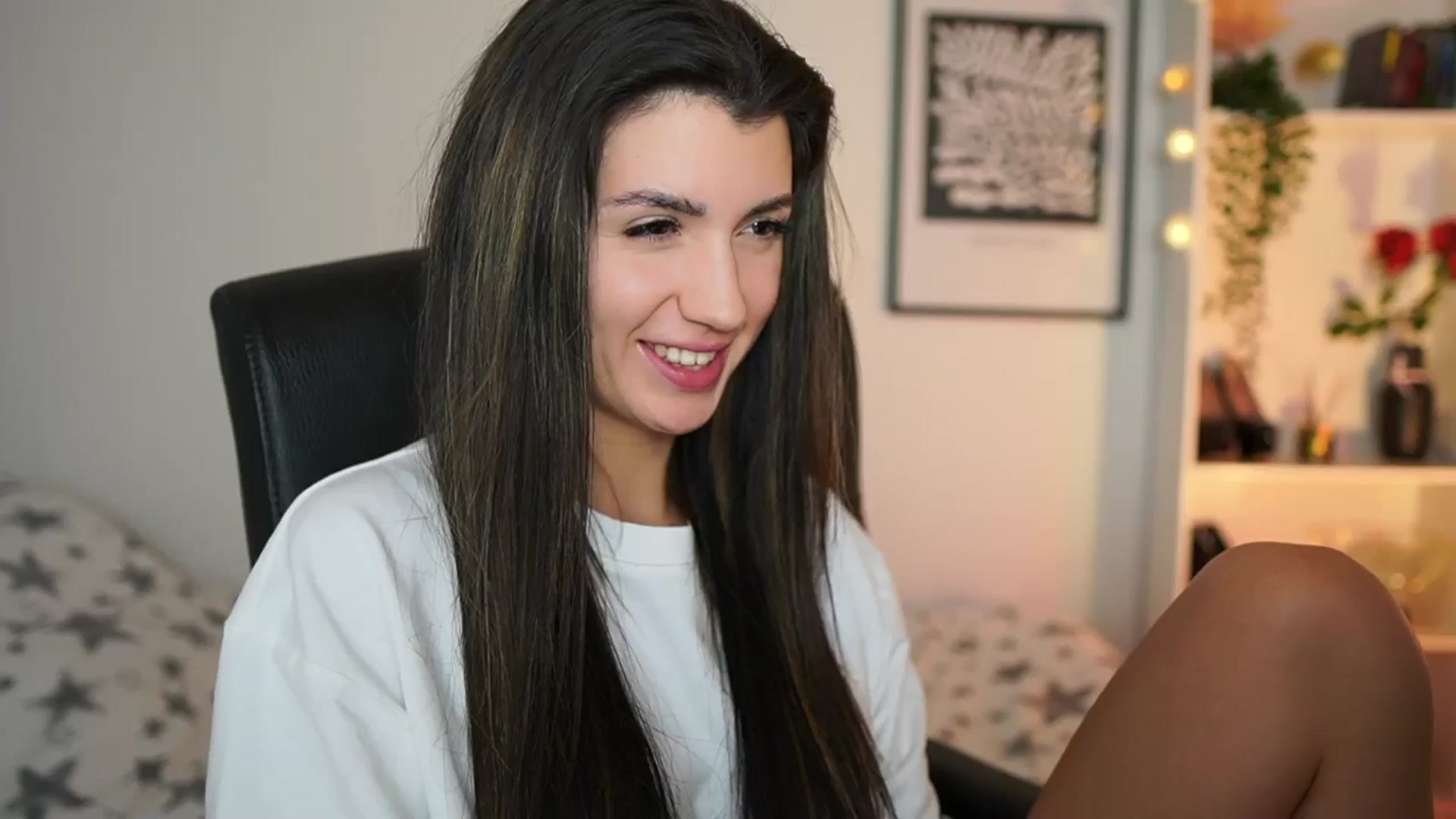 Gallery image thumbnail from Julia_Roca's myfreecams stream on, 12/29/2024, 18:18 image 1 of 20