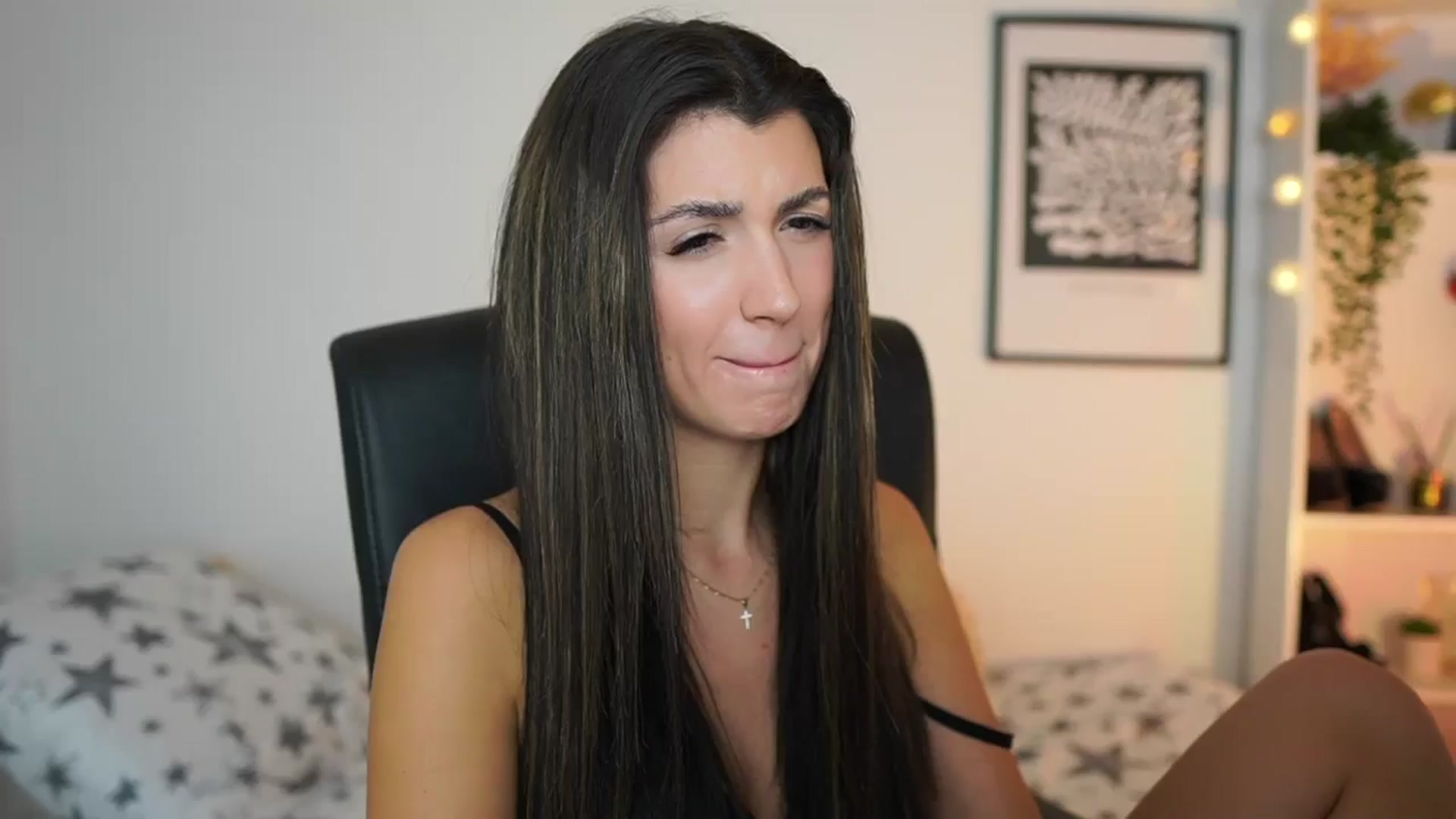 Gallery image thumbnail from Julia_Roca's myfreecams stream on, 12/30/2024, 16:51 image 10 of 20