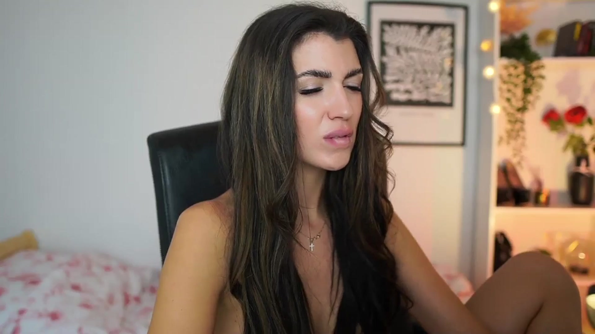 Gallery image thumbnail from Julia_Roca's myfreecams stream on, 01/02/2025, 18:57 image 10 of 20