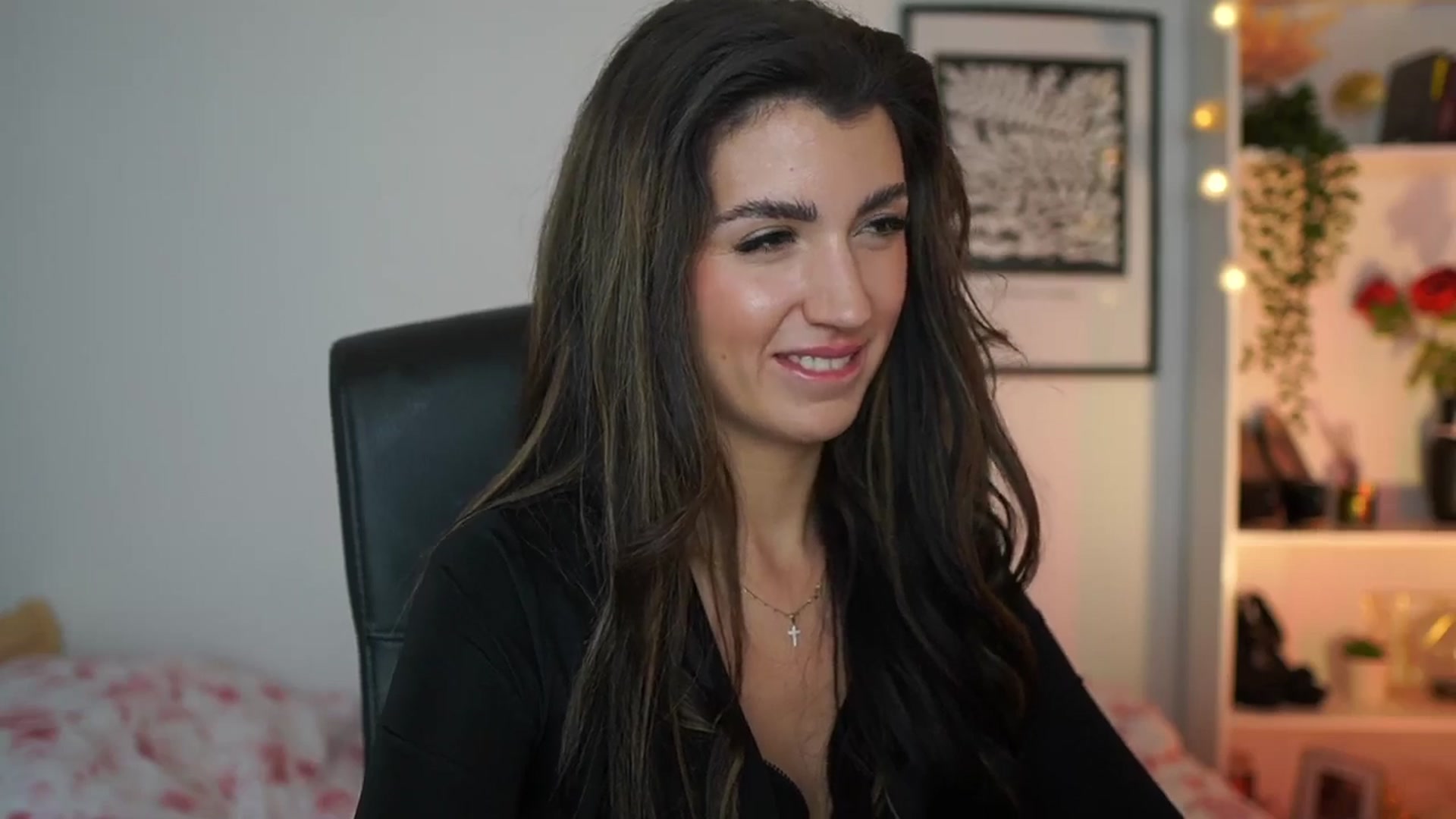 Gallery image thumbnail from Julia_Roca's myfreecams stream on, 01/02/2025, 18:57 image 15 of 20