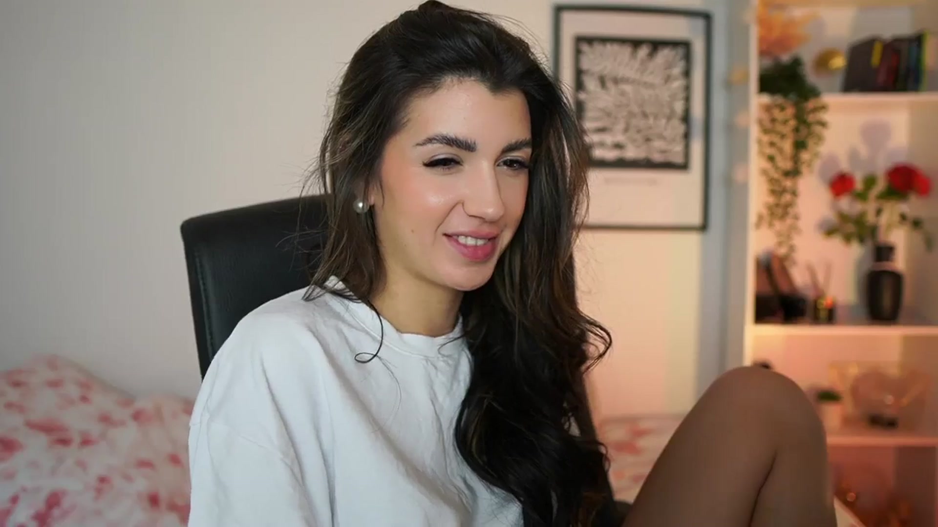 Gallery image thumbnail from Julia_Roca's myfreecams stream on, 01/03/2025, 15:17 image 17 of 20