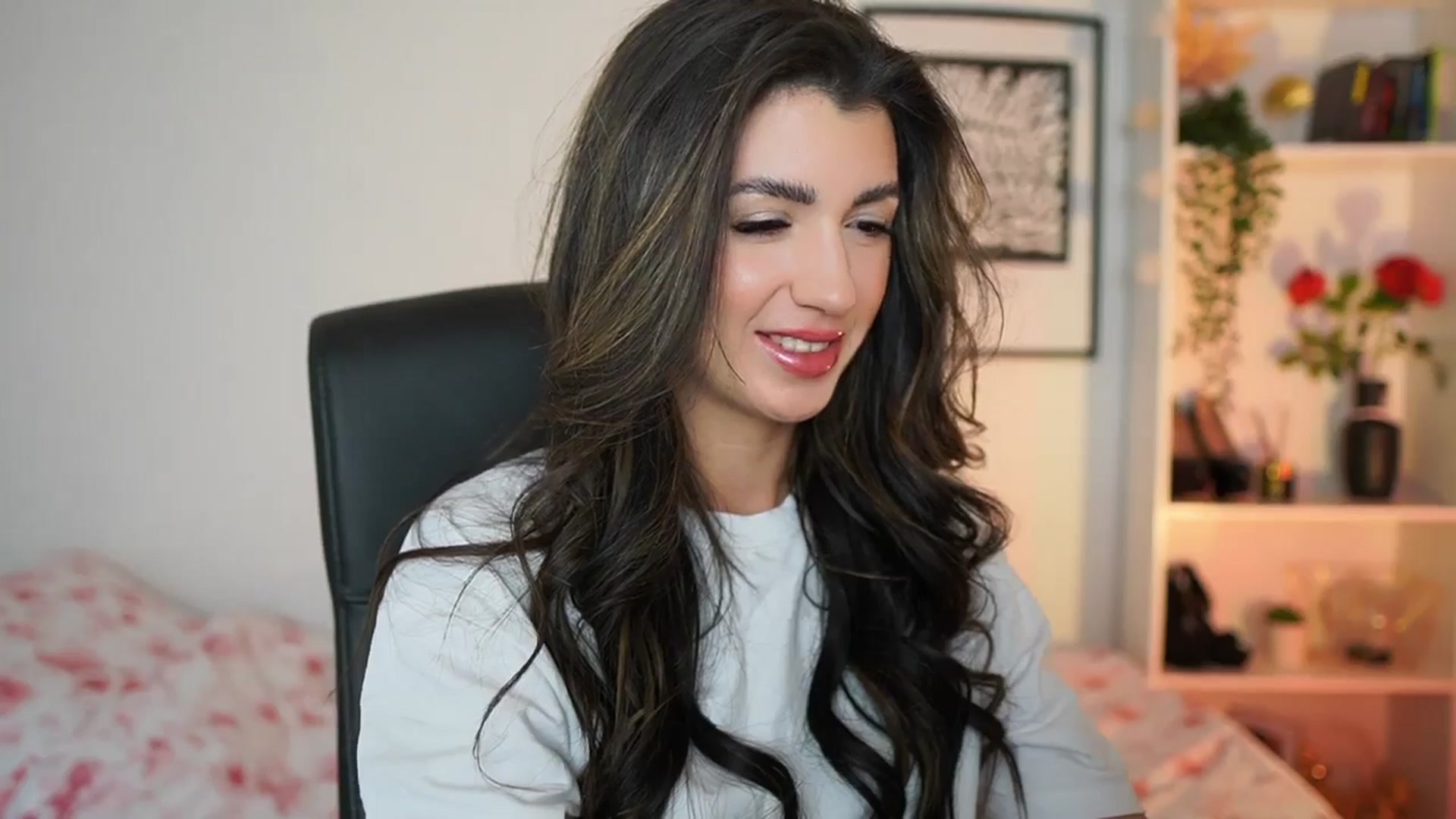 Gallery image thumbnail from Julia_Roca's myfreecams stream on, 01/03/2025, 15:17 image 2 of 20