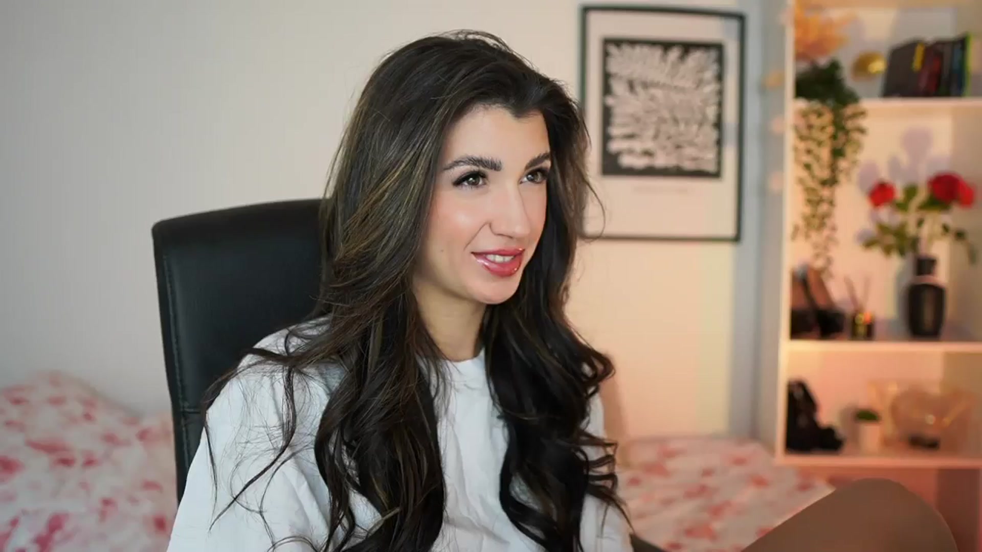 Gallery image thumbnail from Julia_Roca's myfreecams stream on, 01/03/2025, 15:17 image 1 of 20