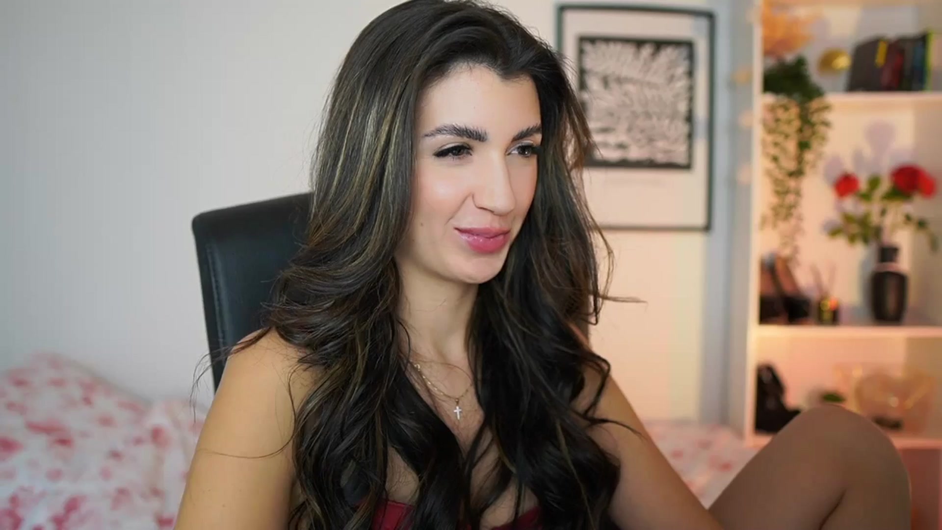 Gallery image thumbnail from Julia_Roca's myfreecams stream on, 01/03/2025, 16:25 image 15 of 20