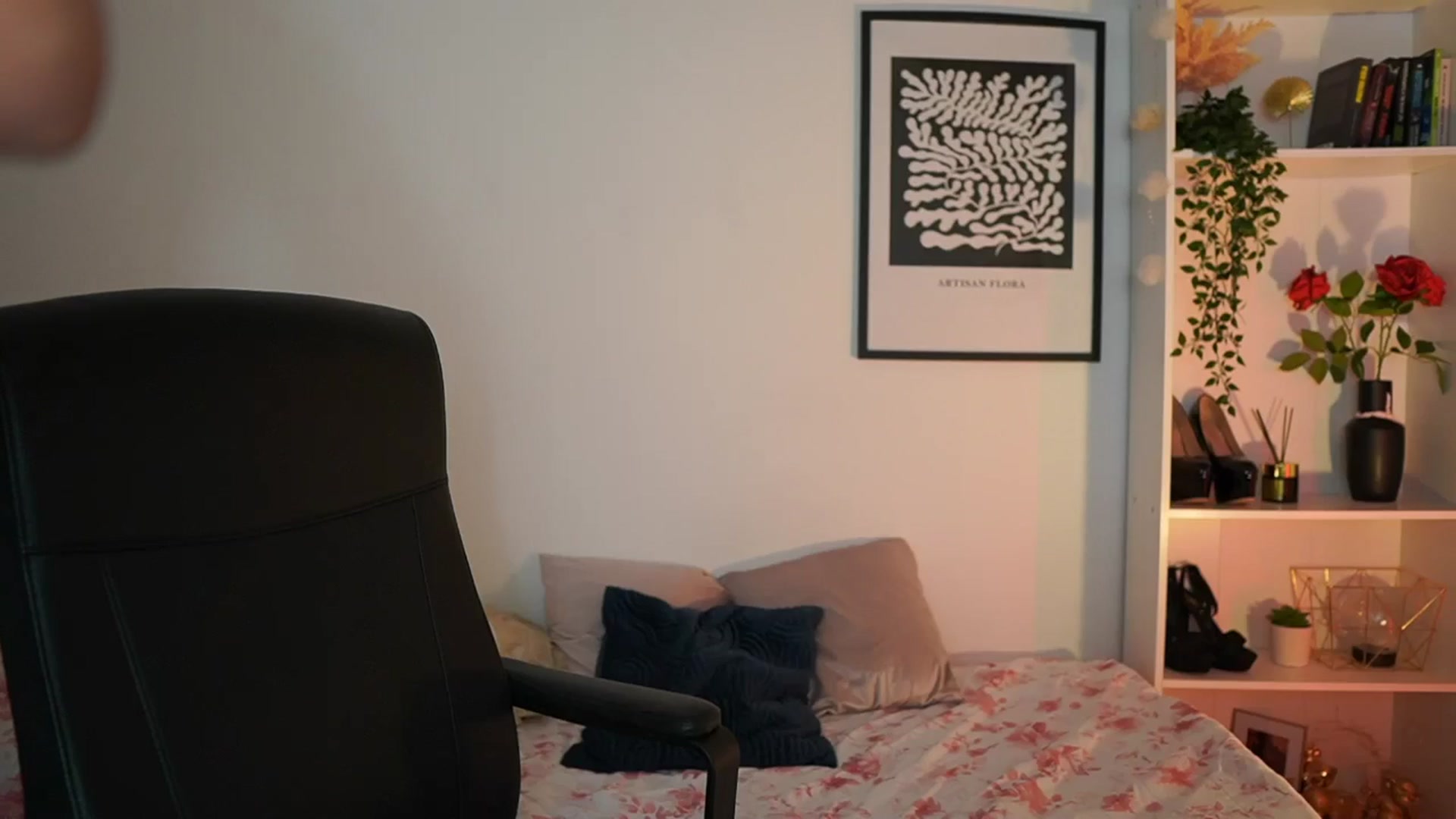Gallery image thumbnail from Julia_Roca's myfreecams stream on, 01/03/2025, 16:25 image 5 of 20
